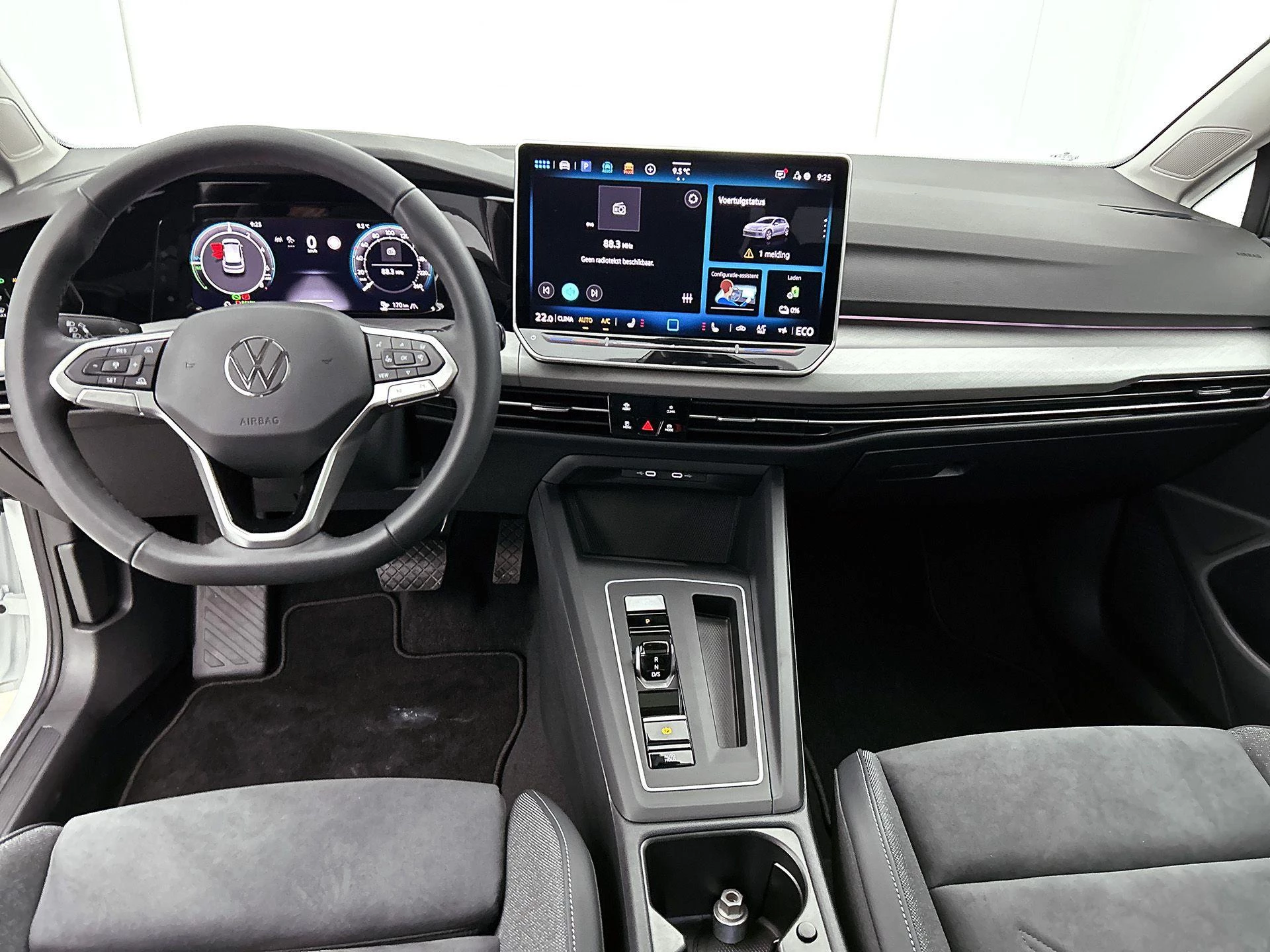 Volkswagen-Golf-image-19