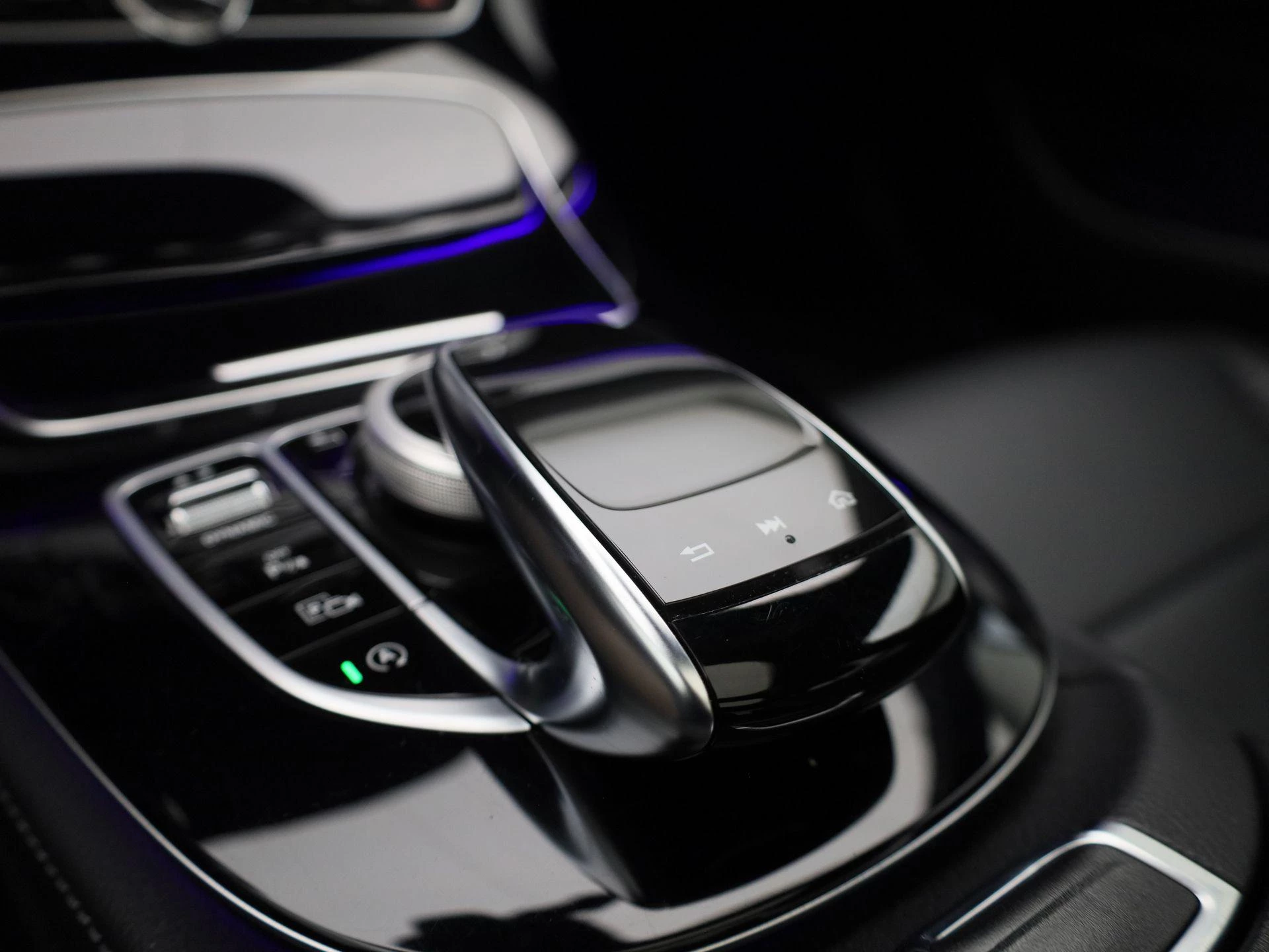 Mercedes-Benz-E-Klasse-image-18