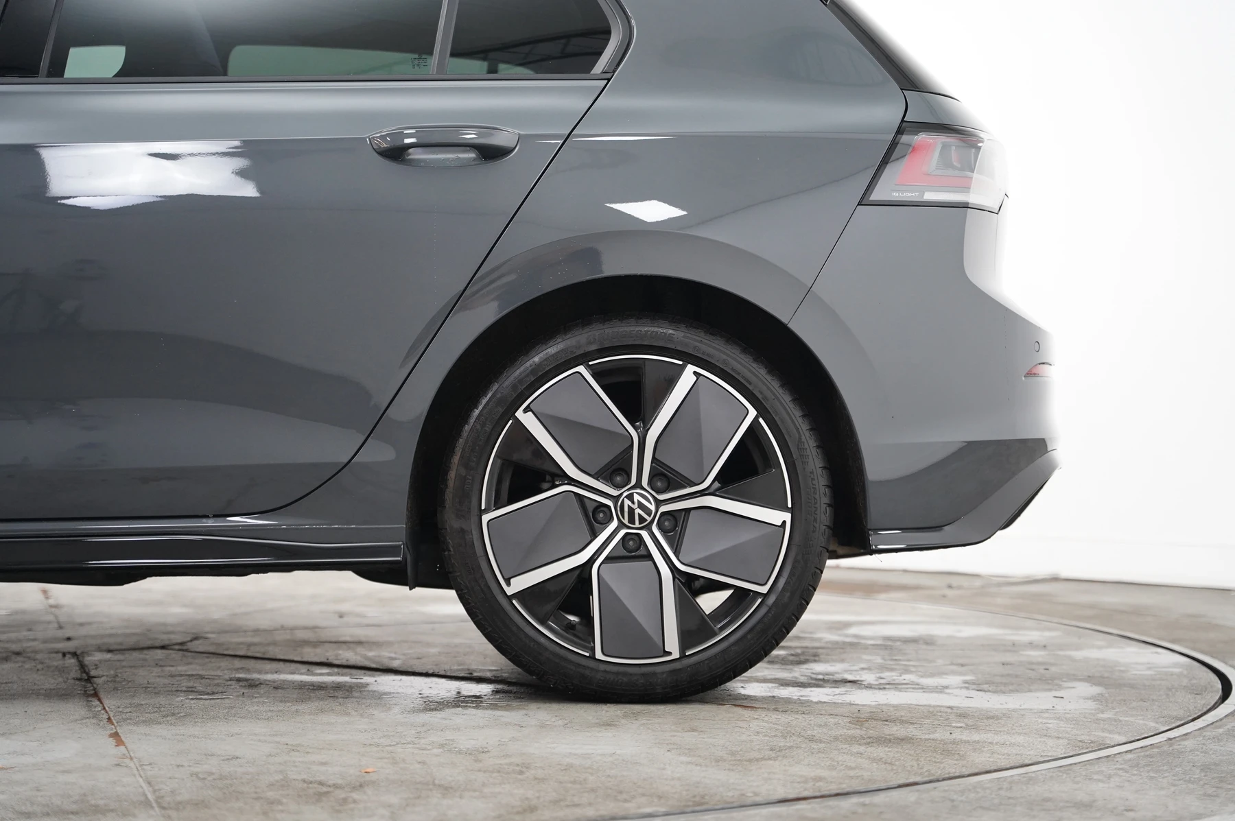 Volkswagen-Golf-image-34
