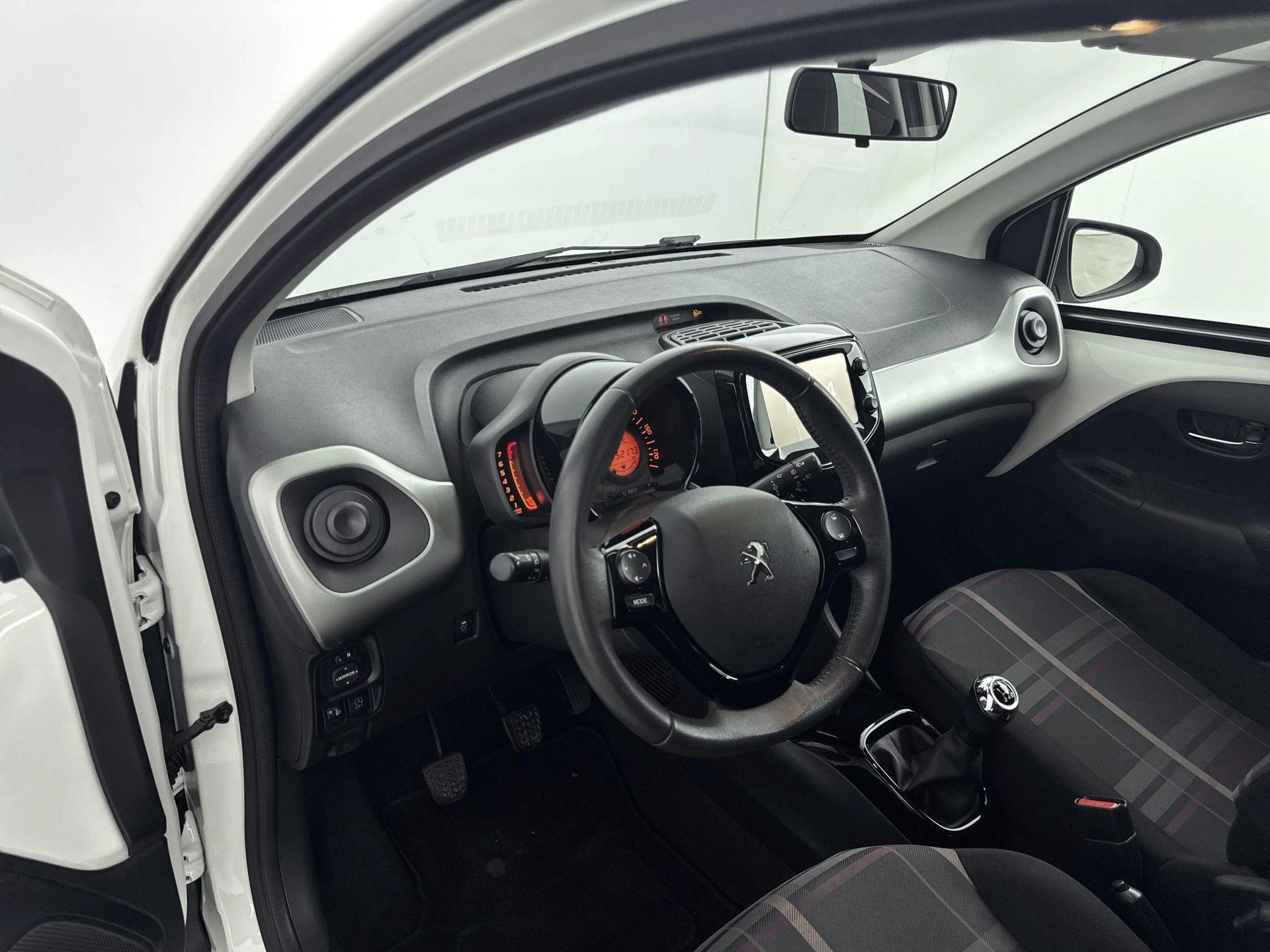 Peugeot 108 1.0 e-VTi Première 69PK
