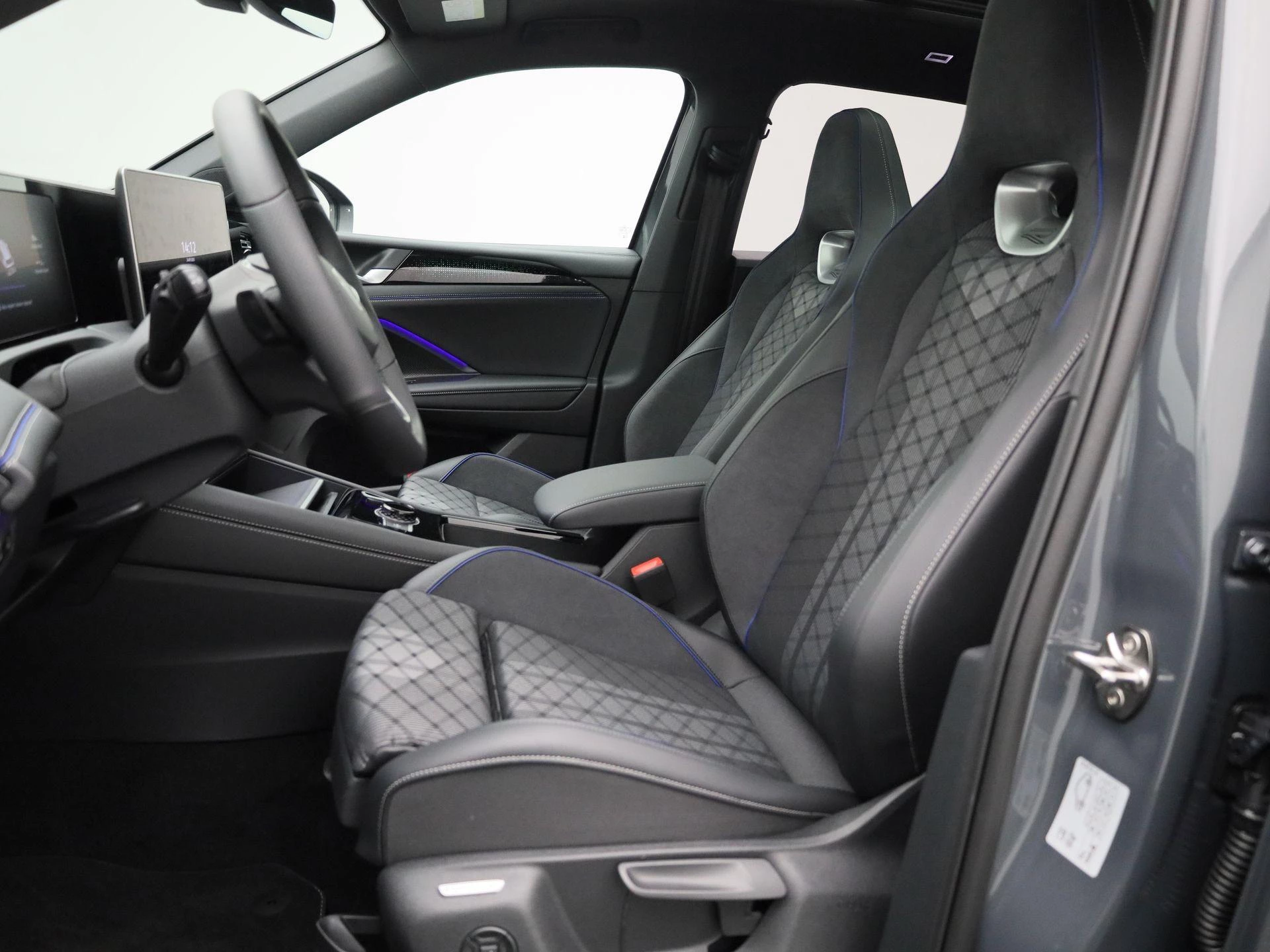 Volkswagen-Tiguan-image-10