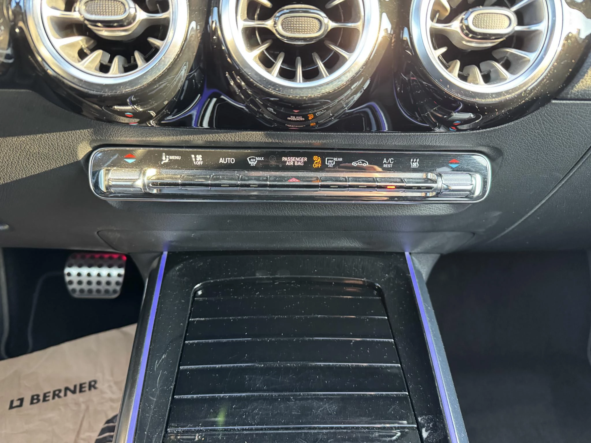 Mercedes-Benz GLA 250 e AMG Line + LEDER + MEMORY + CARPLAY + MULTIBEAM LED +