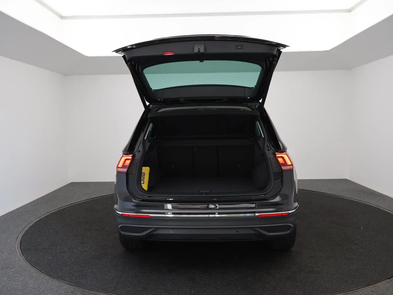 Volkswagen-Tiguan-image-25