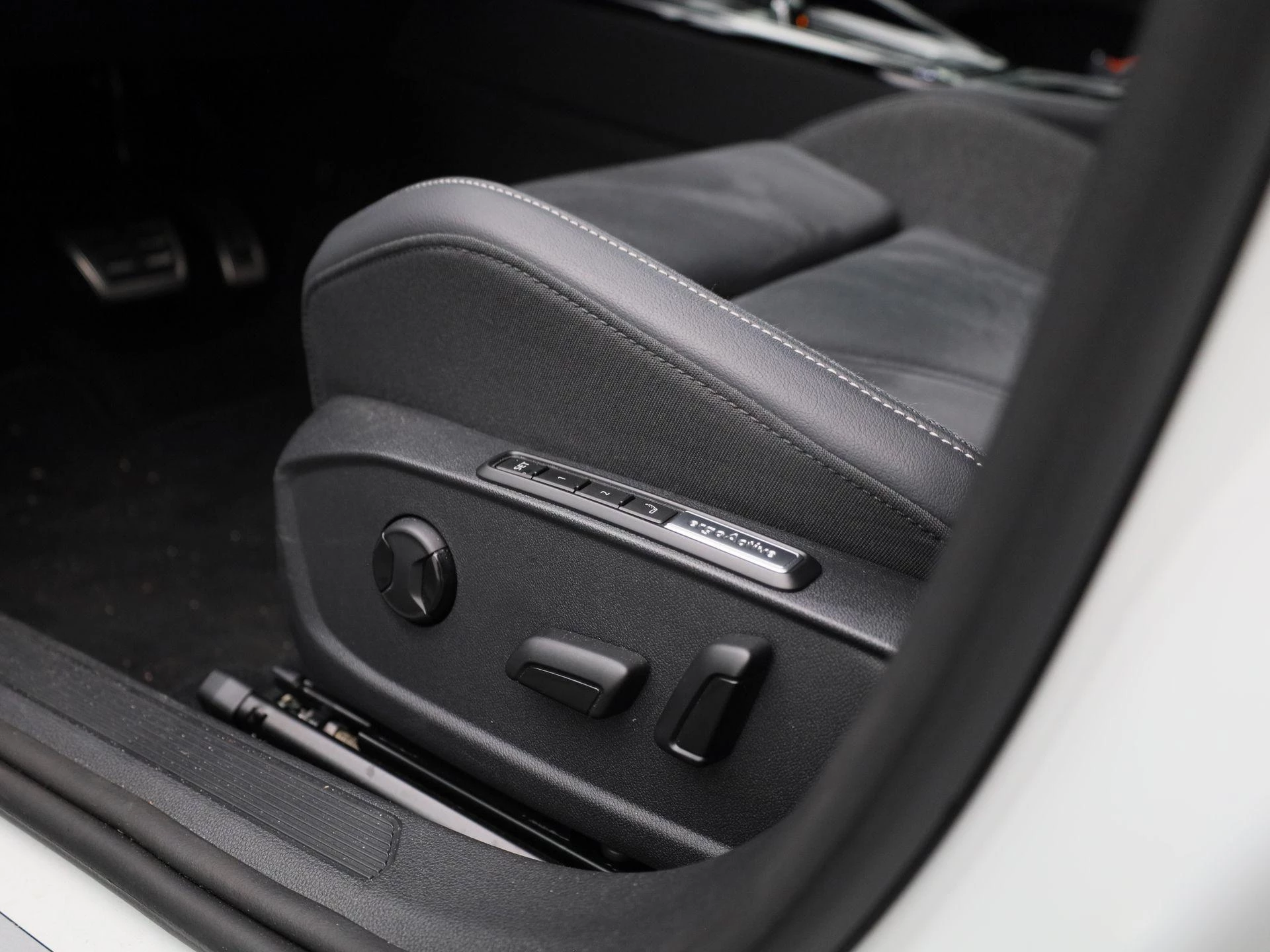 Volkswagen-Golf-image-35