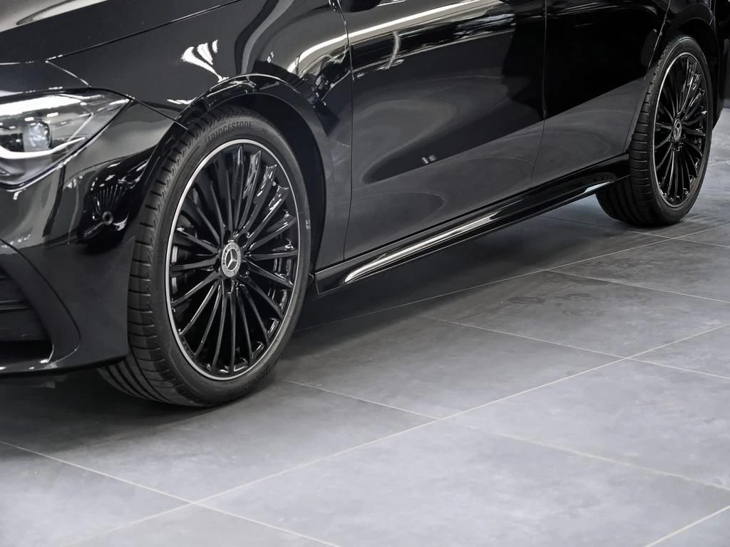 Mercedes-Benz-CLA 200-image-6