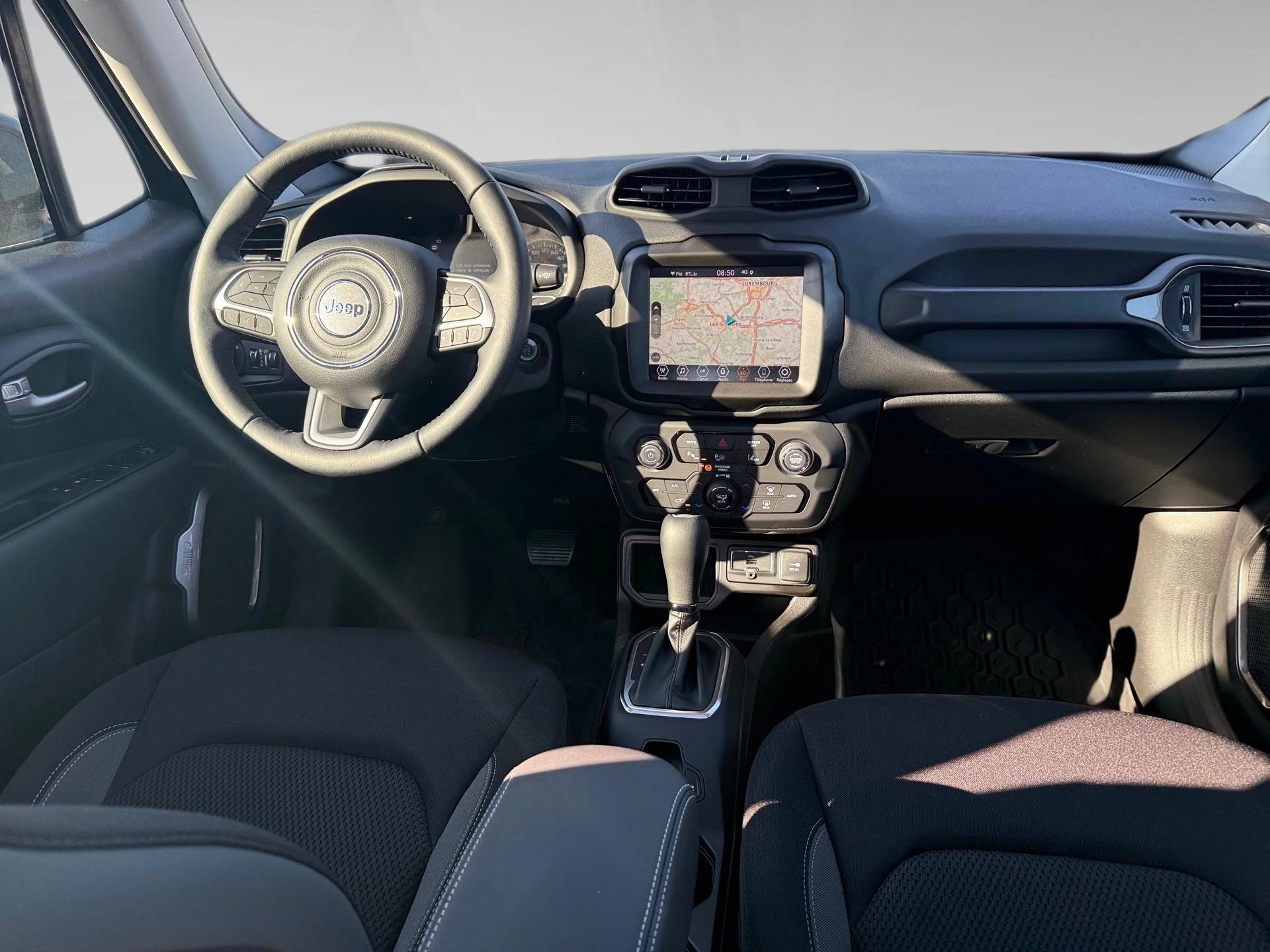 Jeep-Renegade-image-19