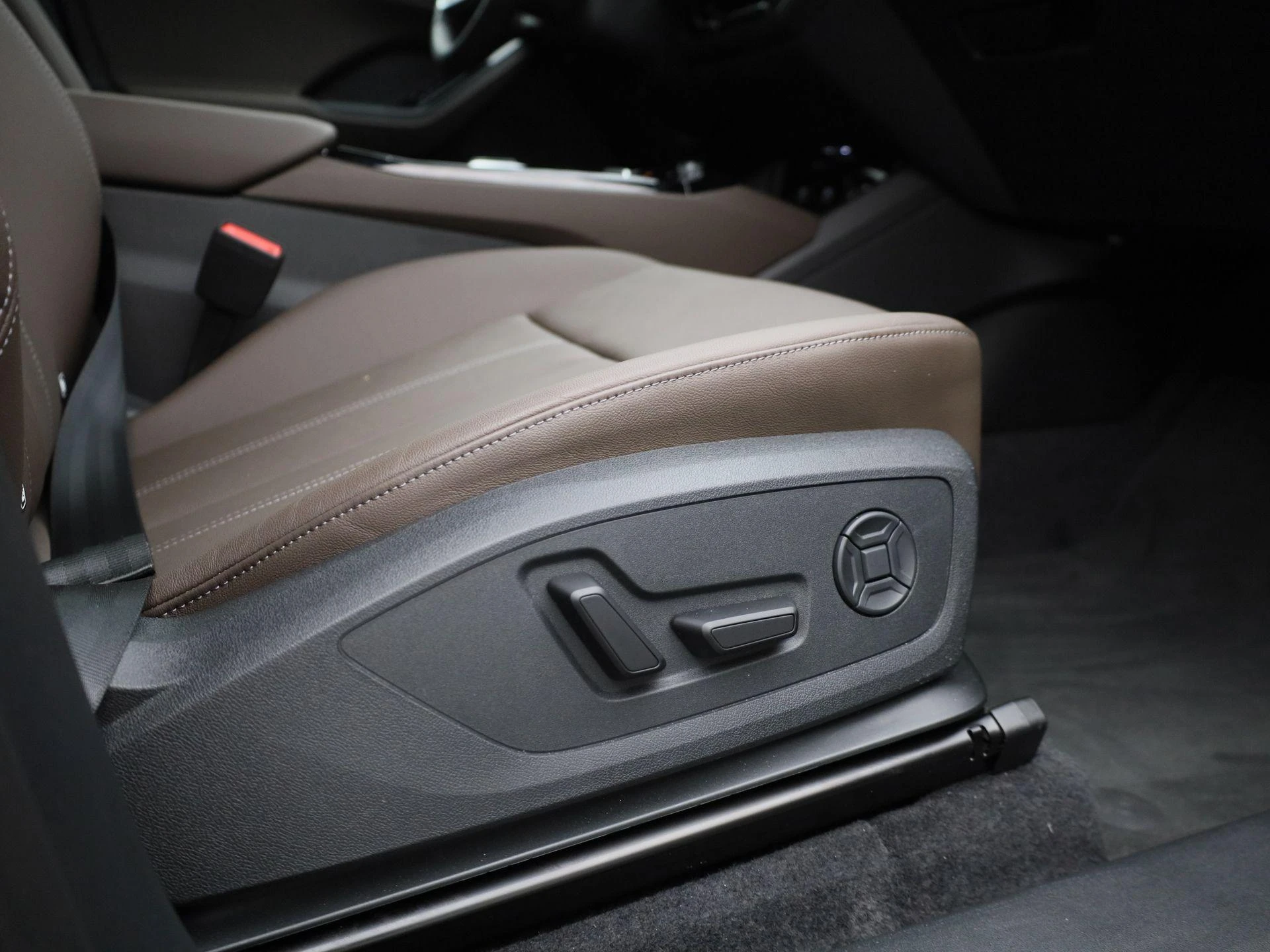 Audi-Q6 e-tron-image-41