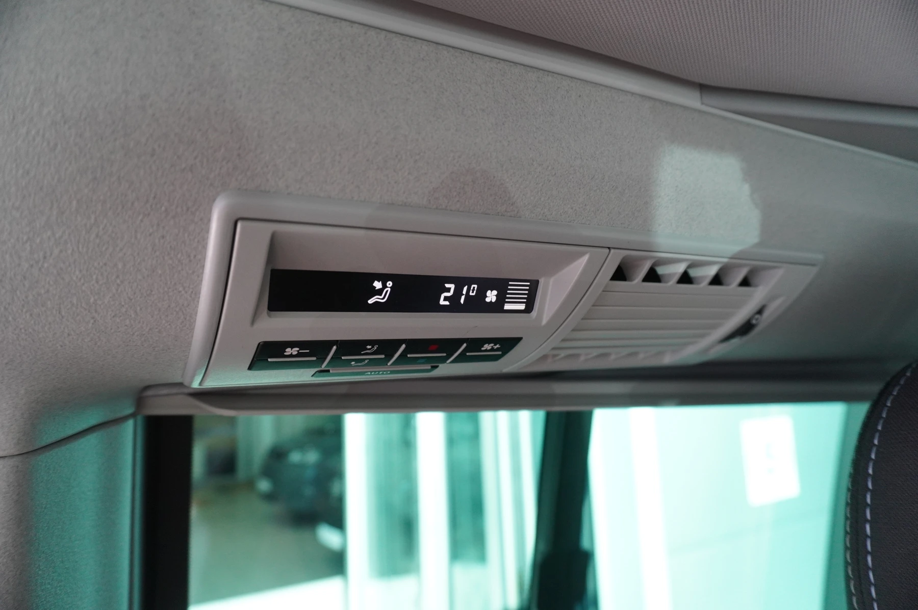 Volkswagen-California-image-37