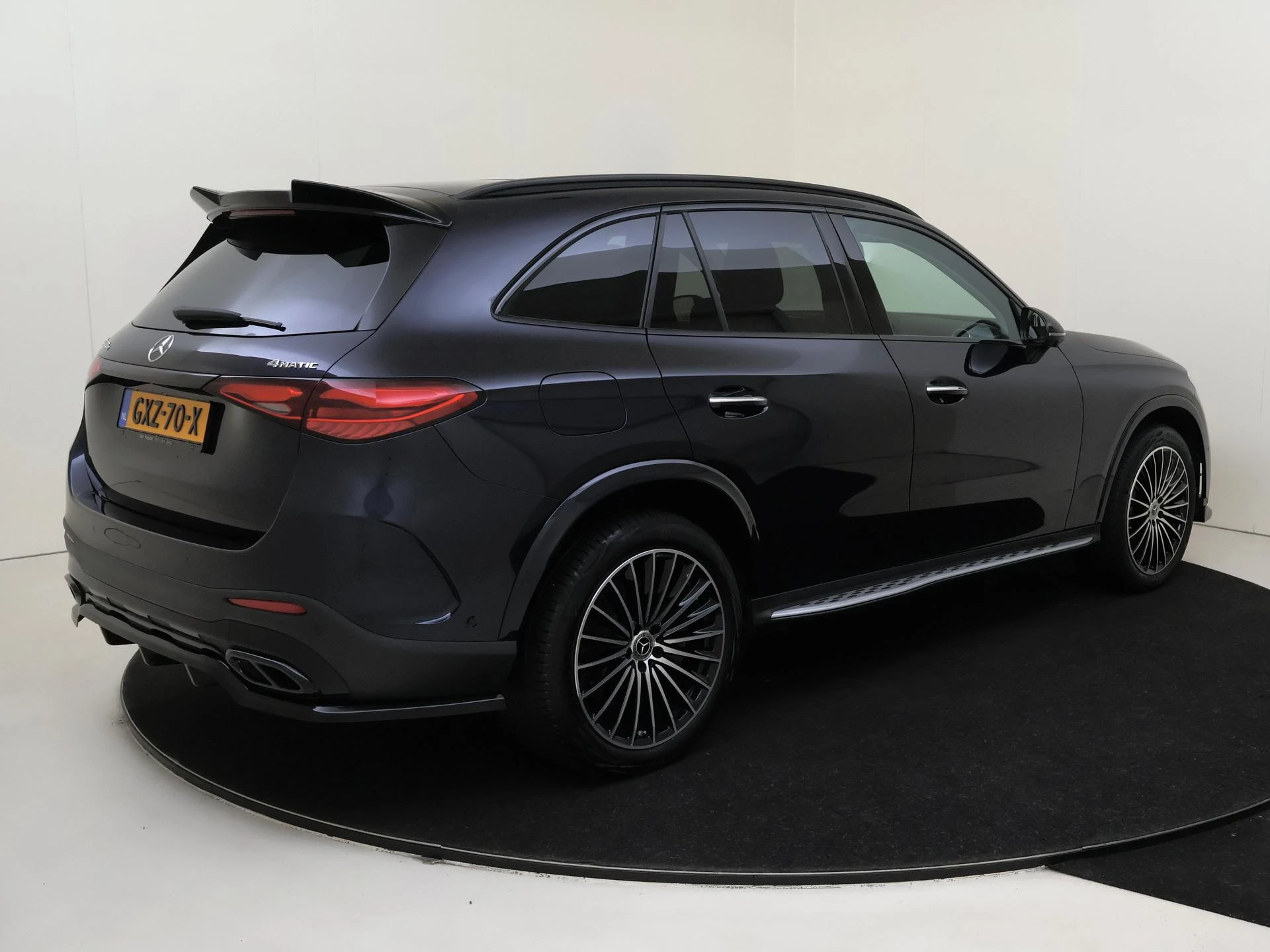 Mercedes-Benz-GLC-image-1