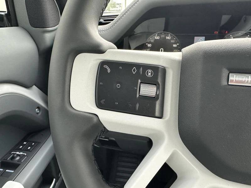 Land Rover-Defender-image-16