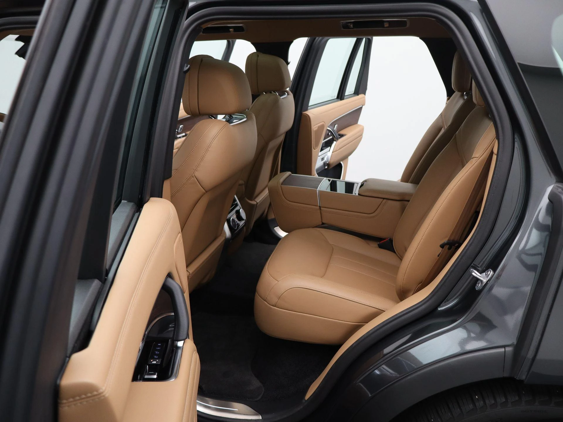 Land Rover-Range Rover-image-12