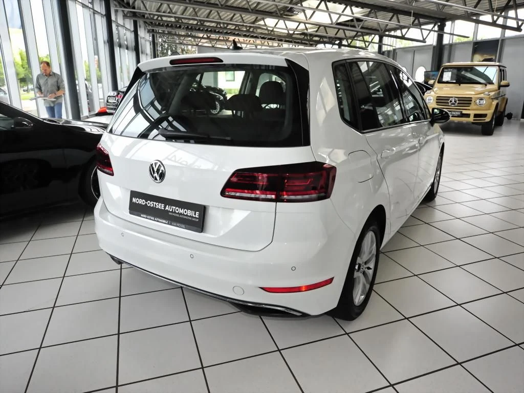 Volkswagen-Golf Sportsvan-image-4