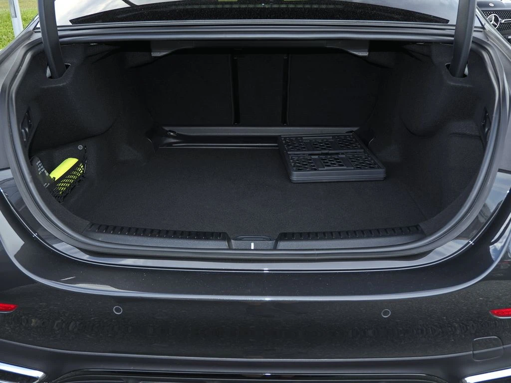 Mercedes-Benz-E-Klasse 200-image-16