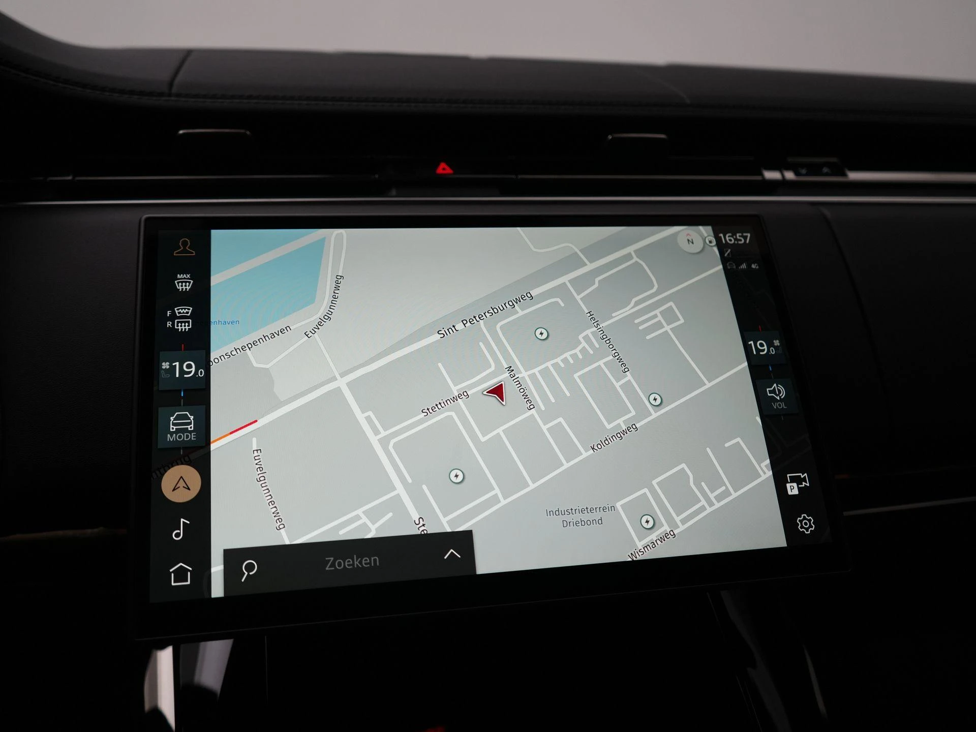 Land Rover-Range Rover Sport-image-22