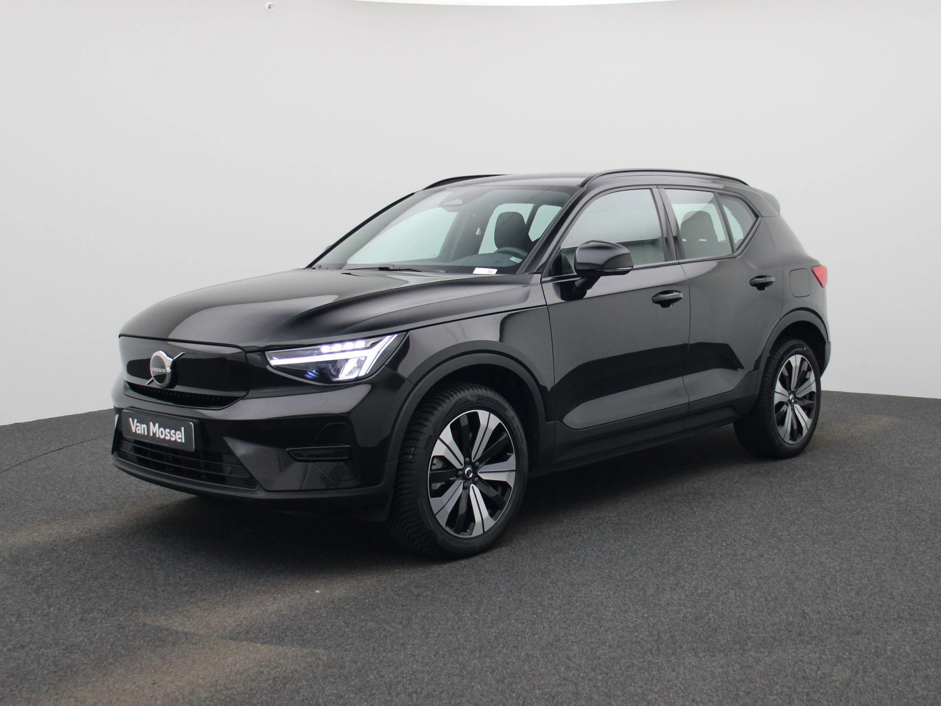 Volvo-XC40-image-0