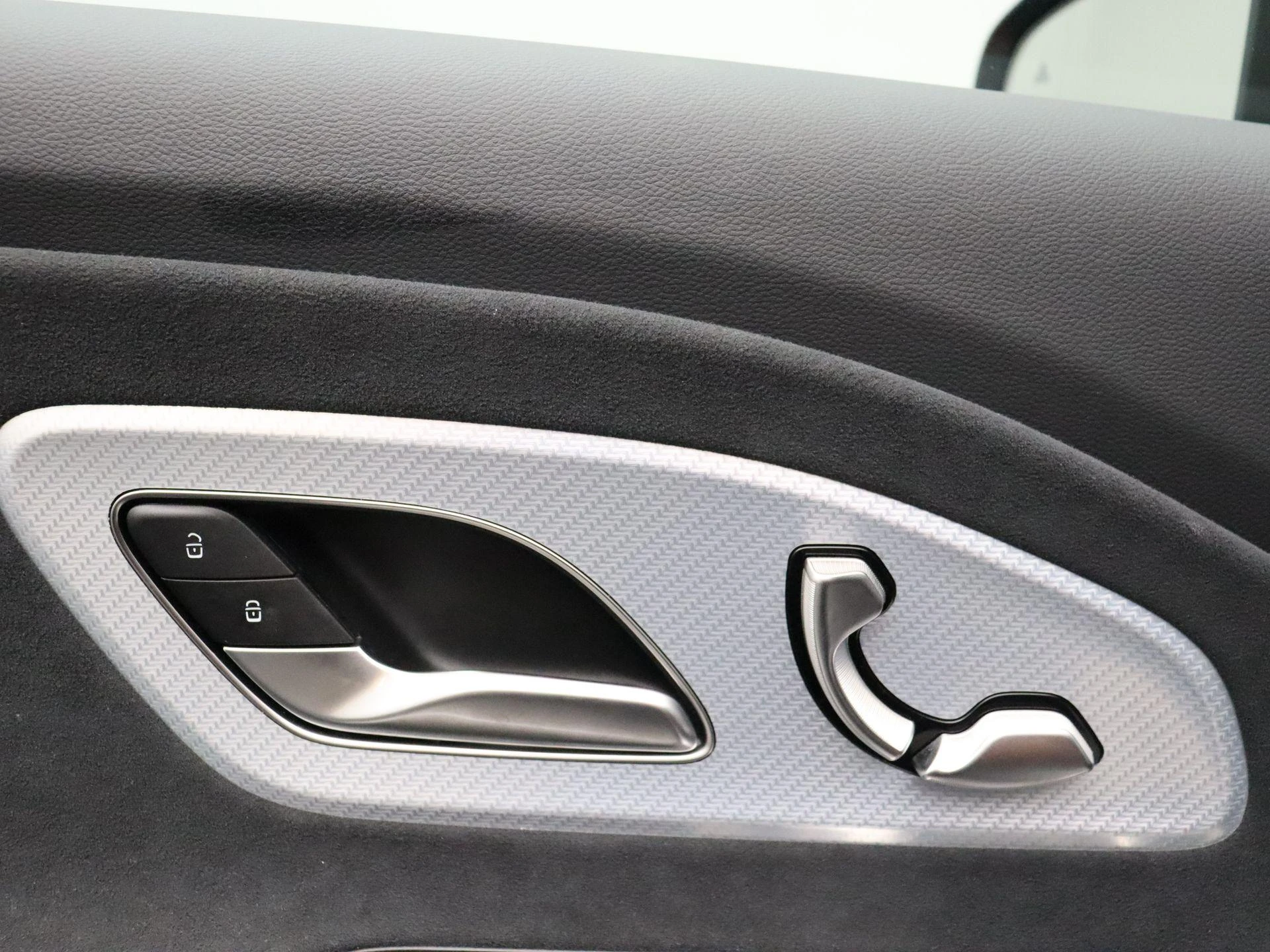 Mercedes-Benz-CLA-image-8