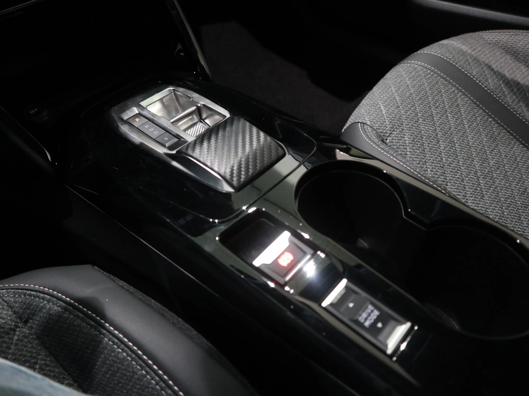 Peugeot-e-208-image-15