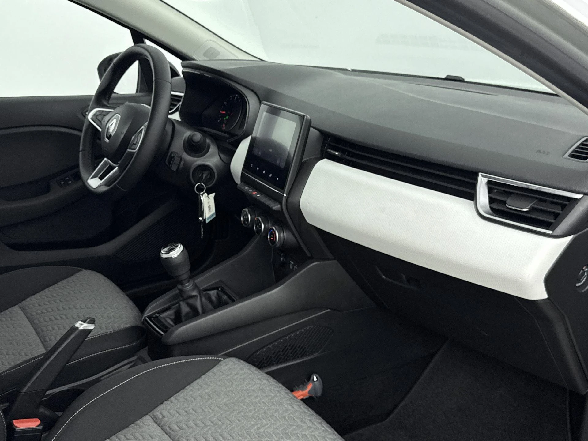 Renault-Clio-image-17