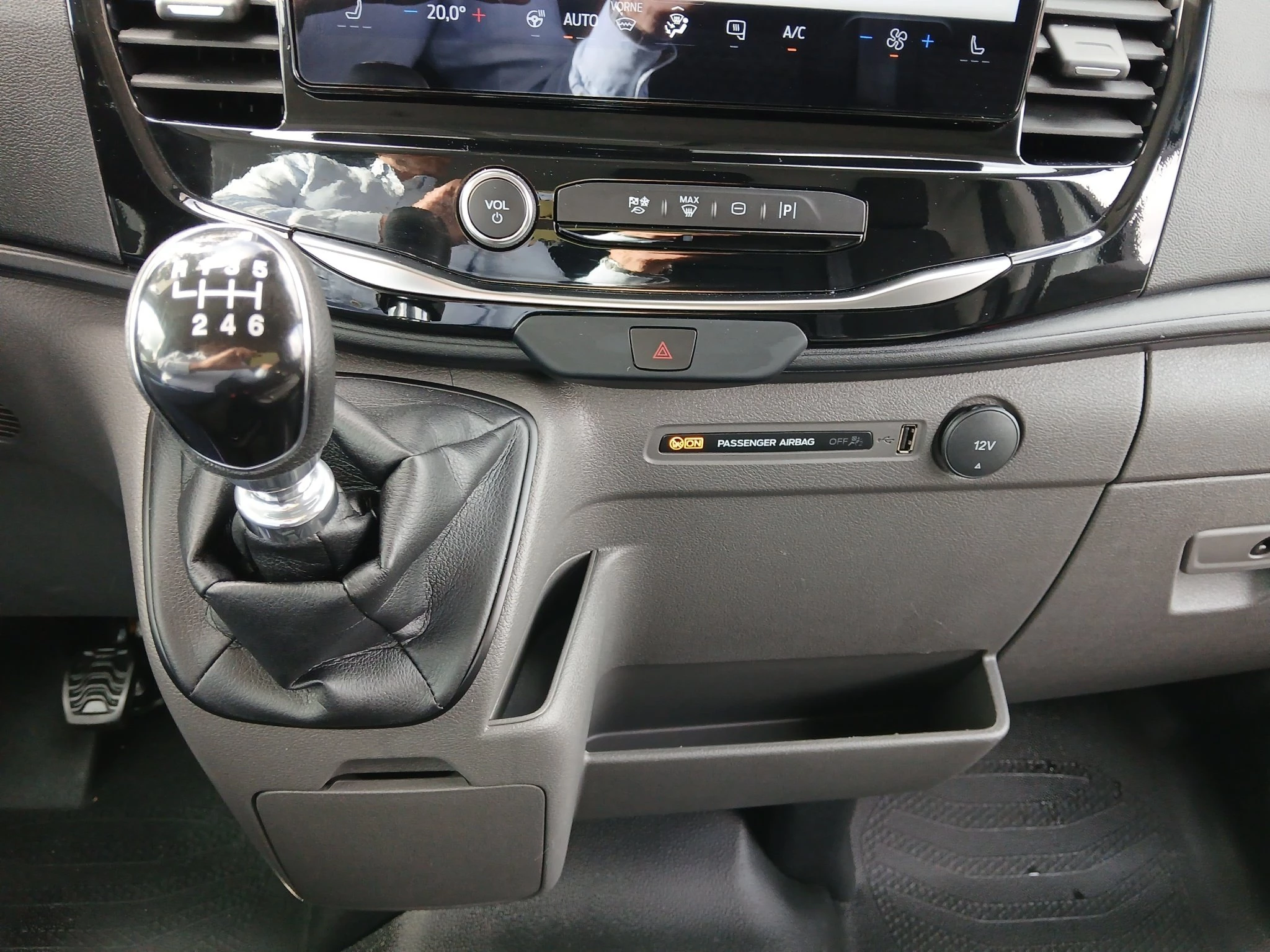 Ford-Transit-image-13