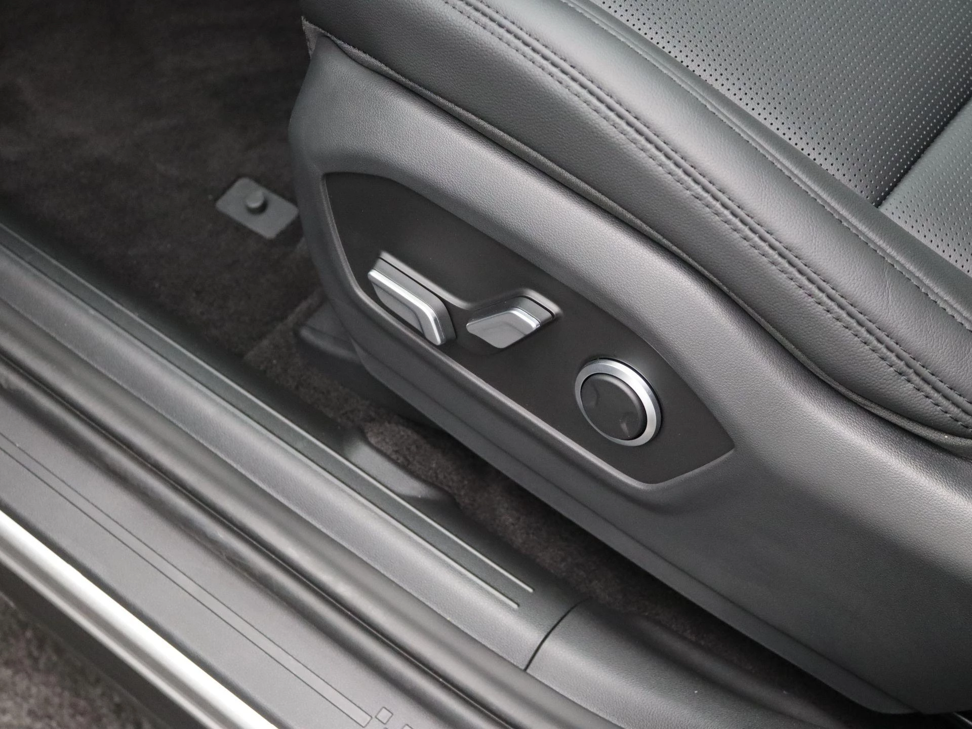 Hyundai-Santa Fe-image-28