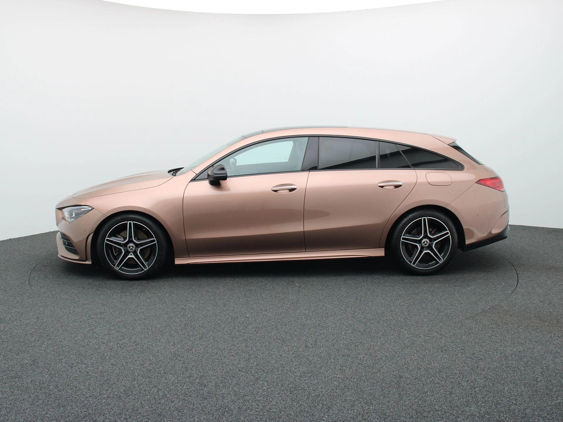 Mercedes-Benz CLA 200 d Shooting Brake + AMG LINE + PANO DAK + TREKHAAK +