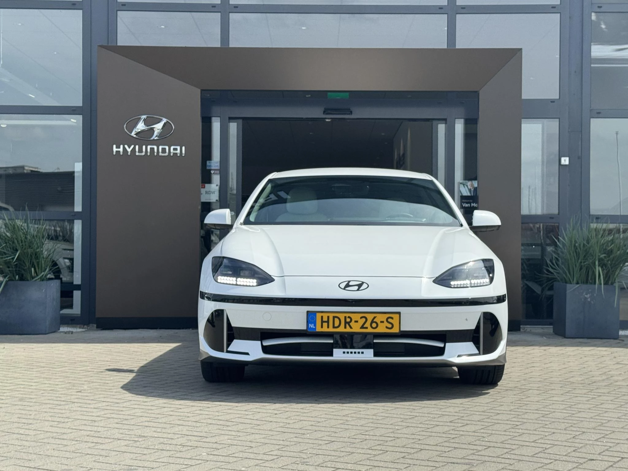 Hyundai-IONIQ 6-image-3