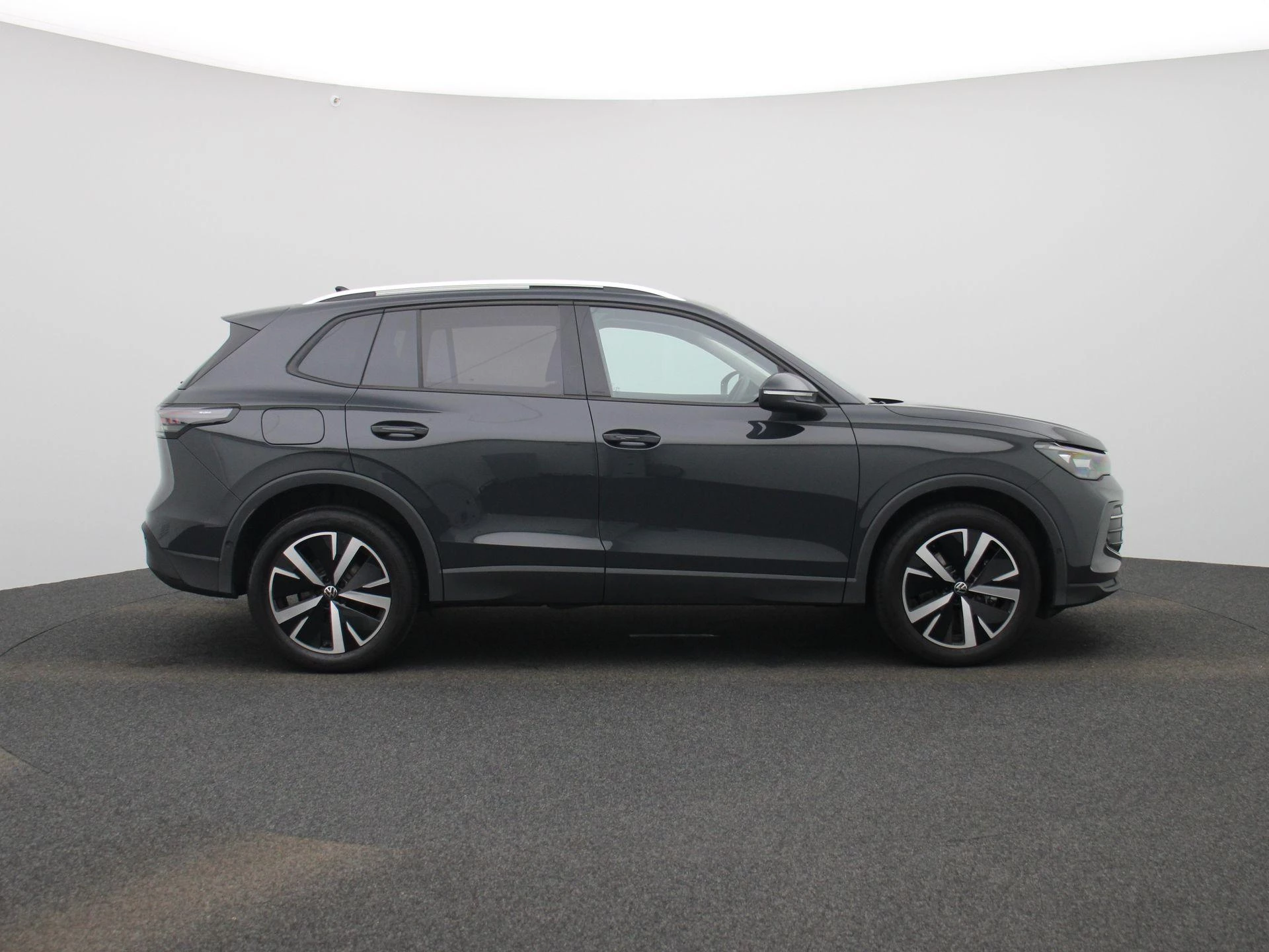 Volkswagen-Tiguan-image-5