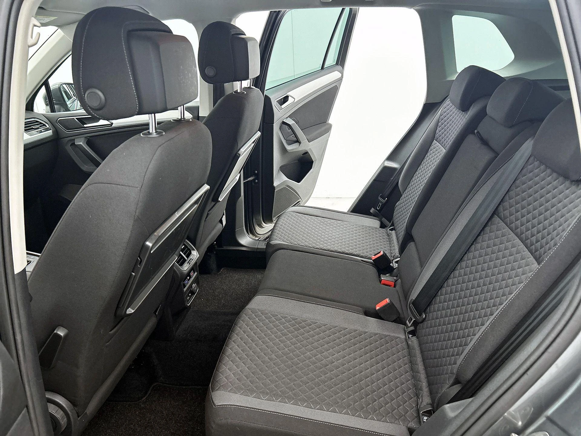 Volkswagen-Tiguan-image-25