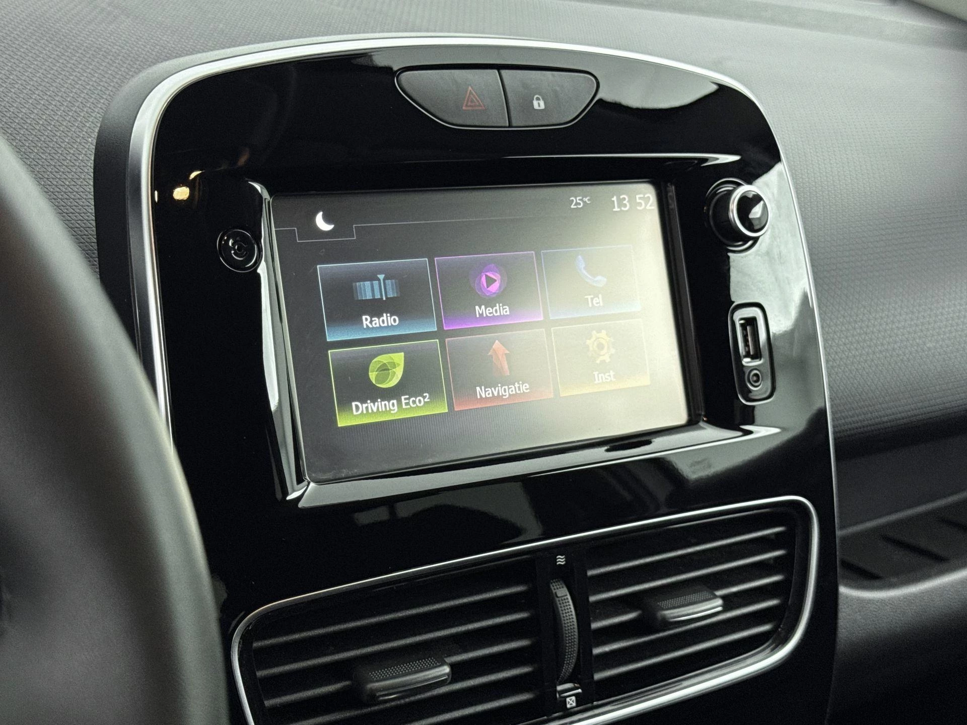 Renault-Clio-image-11