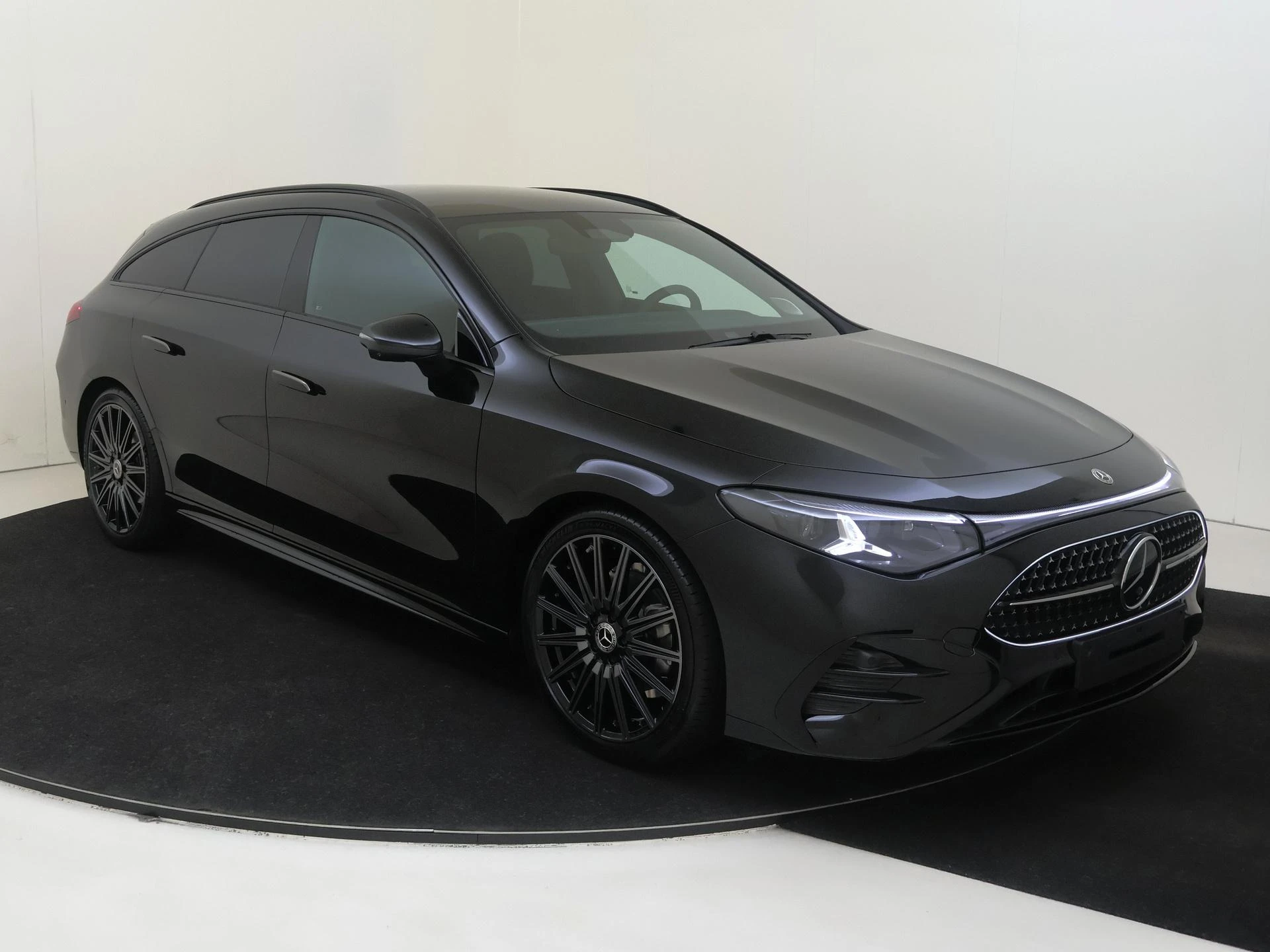 Mercedes-Benz-CLA-image-1