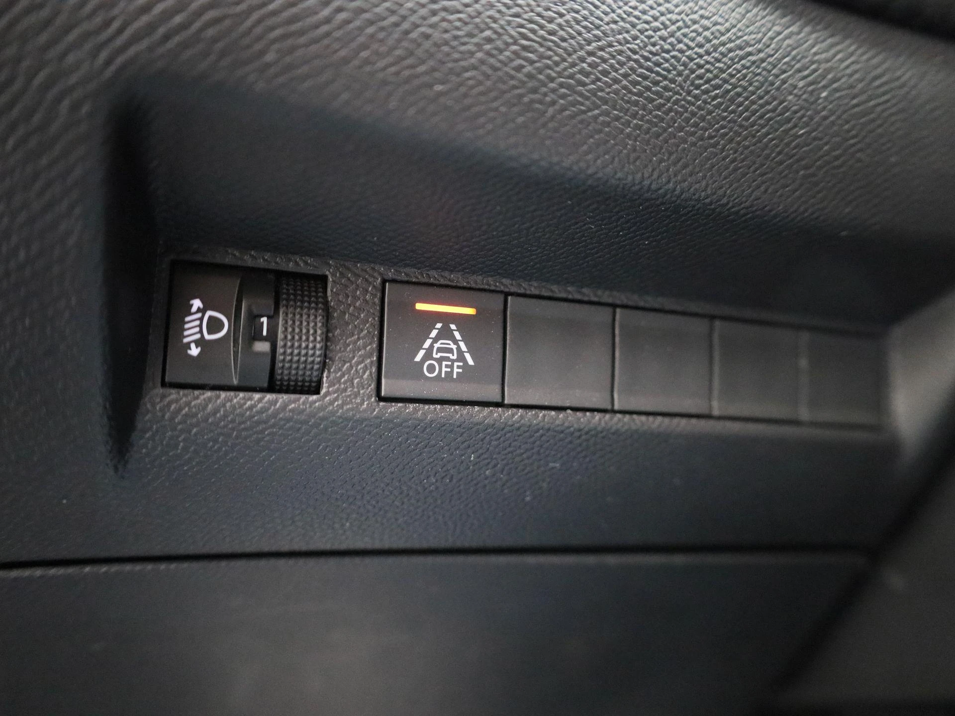 Peugeot-208-image-25