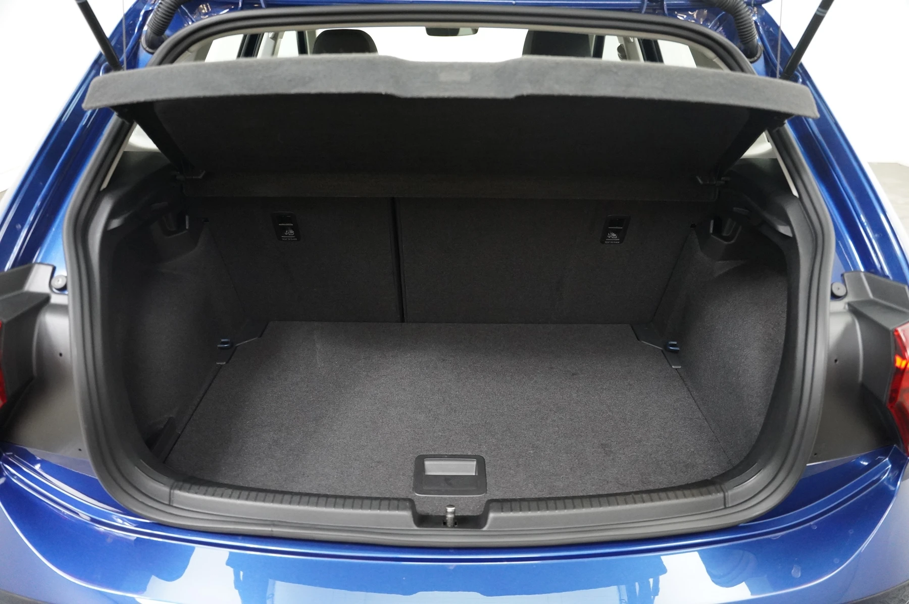 Volkswagen-Polo-image-12