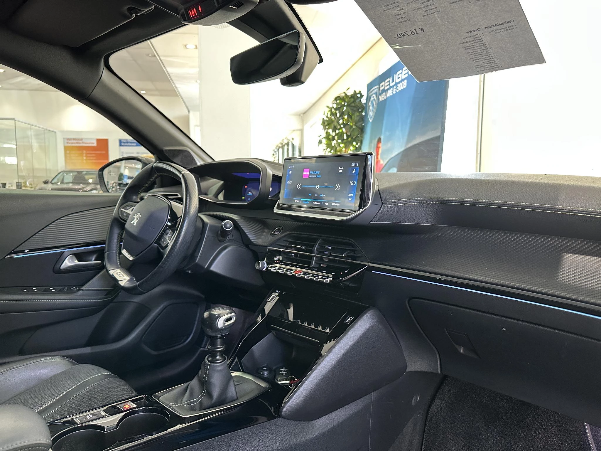 Peugeot-208-image-12