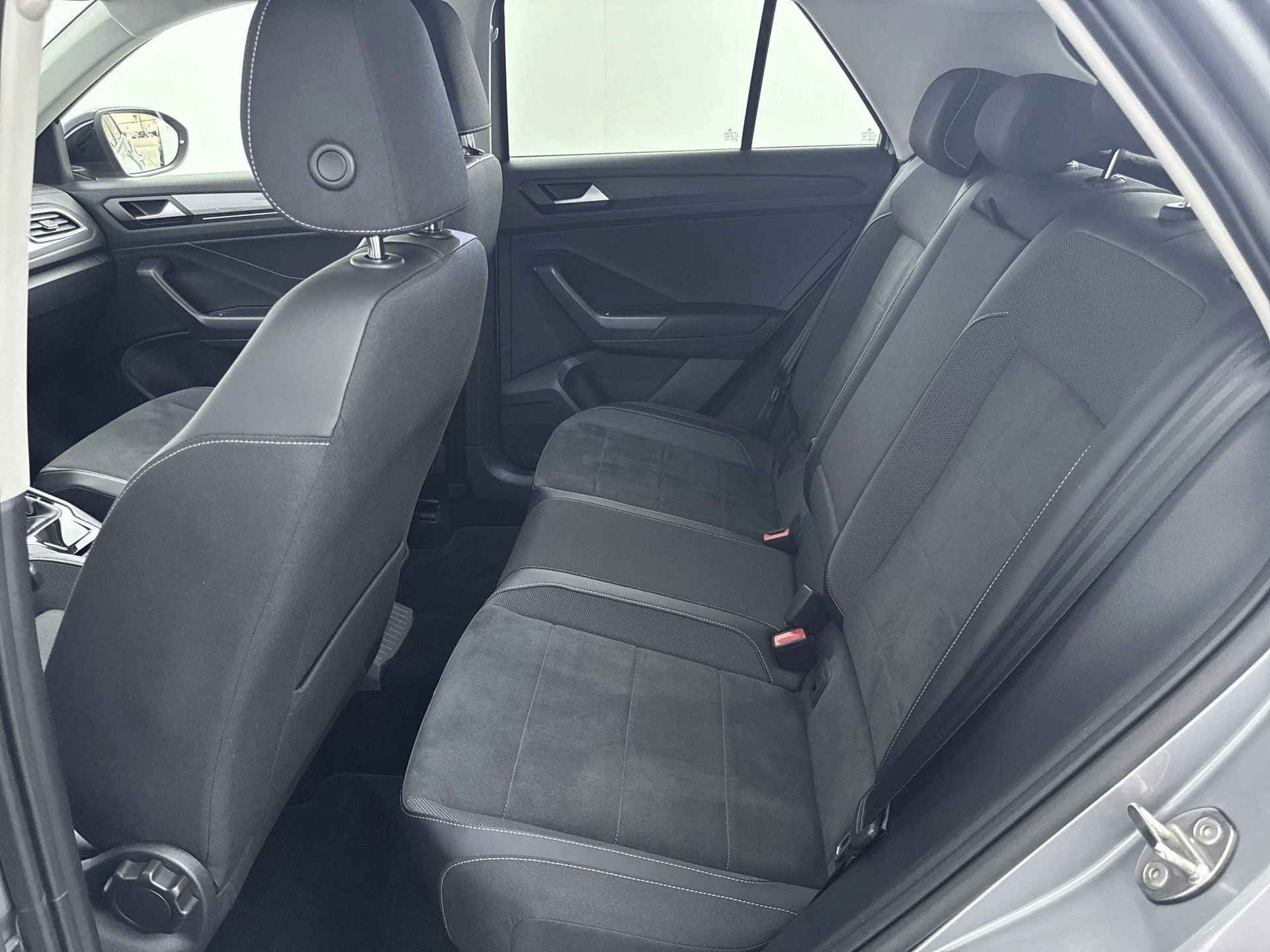 Volkswagen-T-Roc-image-24