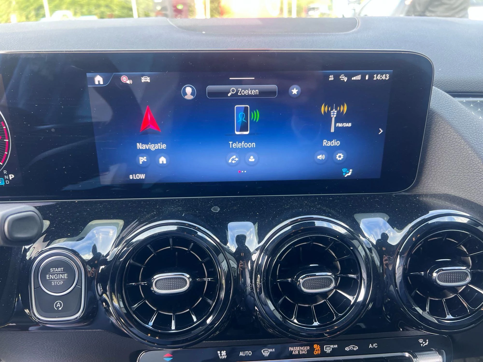 Mercedes-Benz-GLA-image-11
