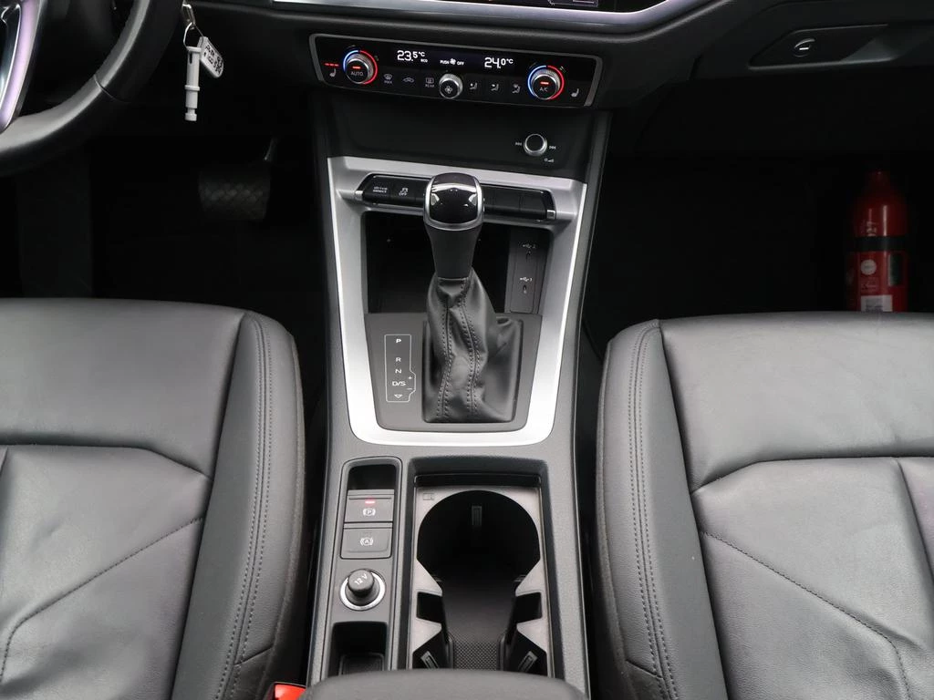 Audi Q3 PHEV Audi Q3 PHEV Attraction 45TFSIe 245PK *AUTOMAAT*LEDER*NAVI*PDC*CRUISE*VIRTUAL COCKPIT*...*