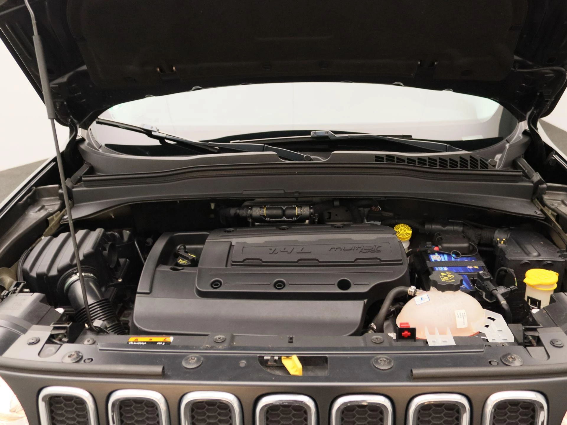Jeep-Renegade-image-24