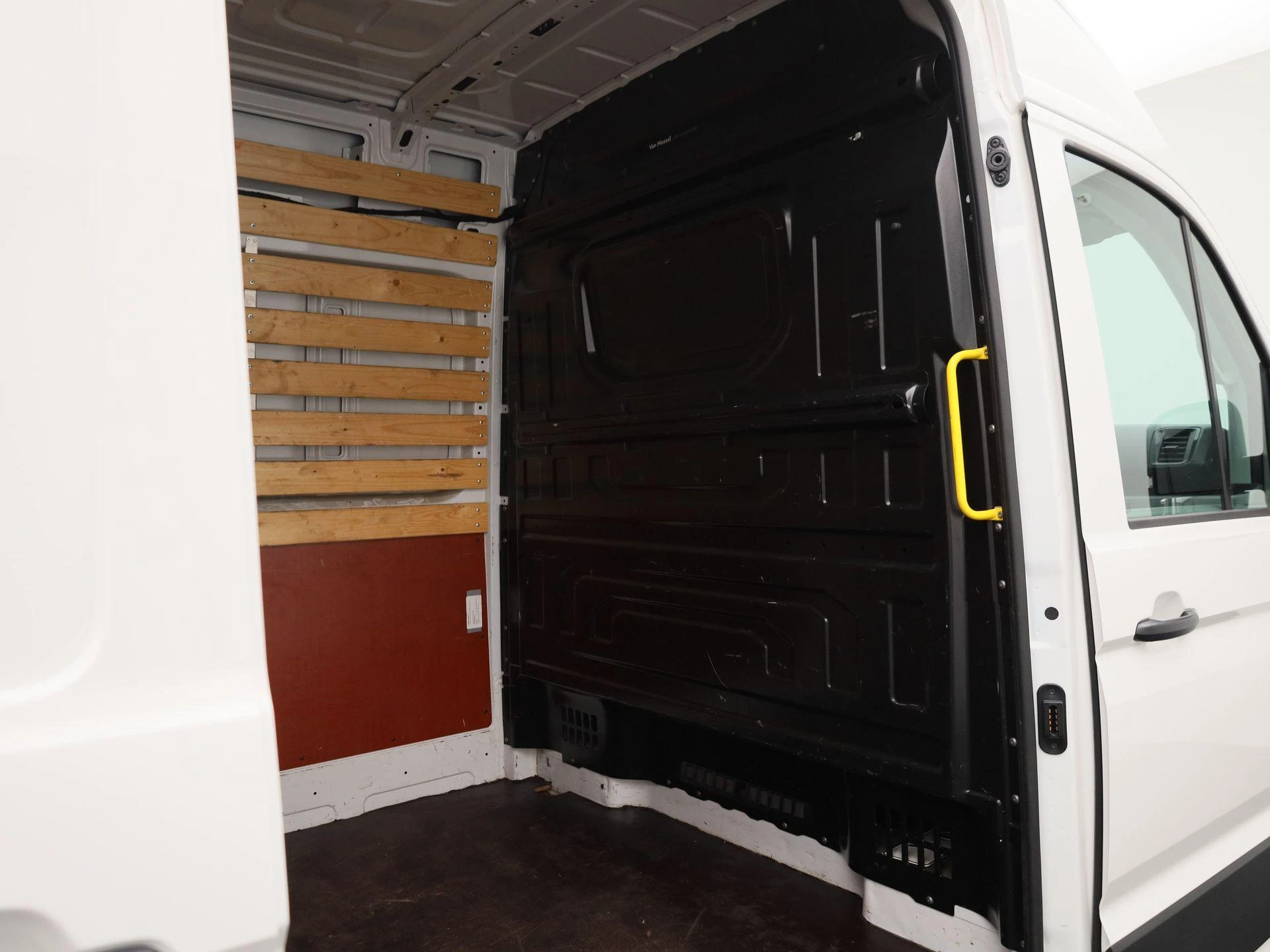 Volkswagen-Crafter-image-13