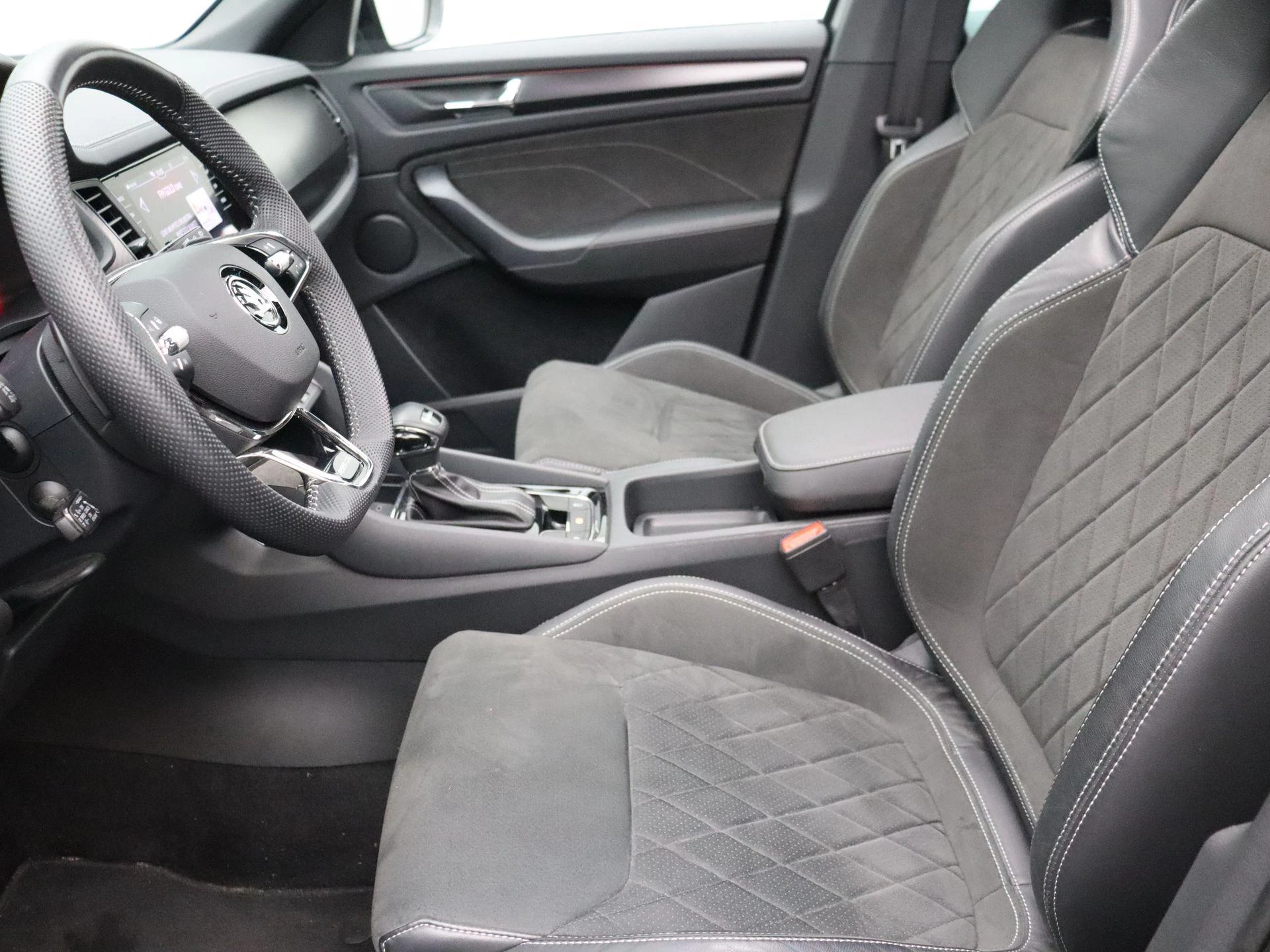 Škoda Kodiaq 1.5 TSI DSG Sportline + 5-ZIT + PANORAMISCH DAK + TREKHAAK +