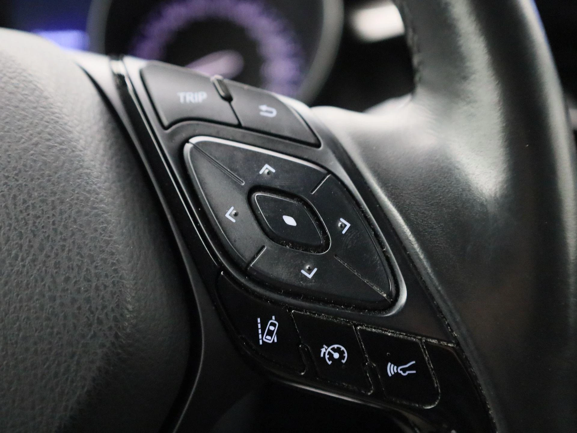 Toyota-C-HR-image-21