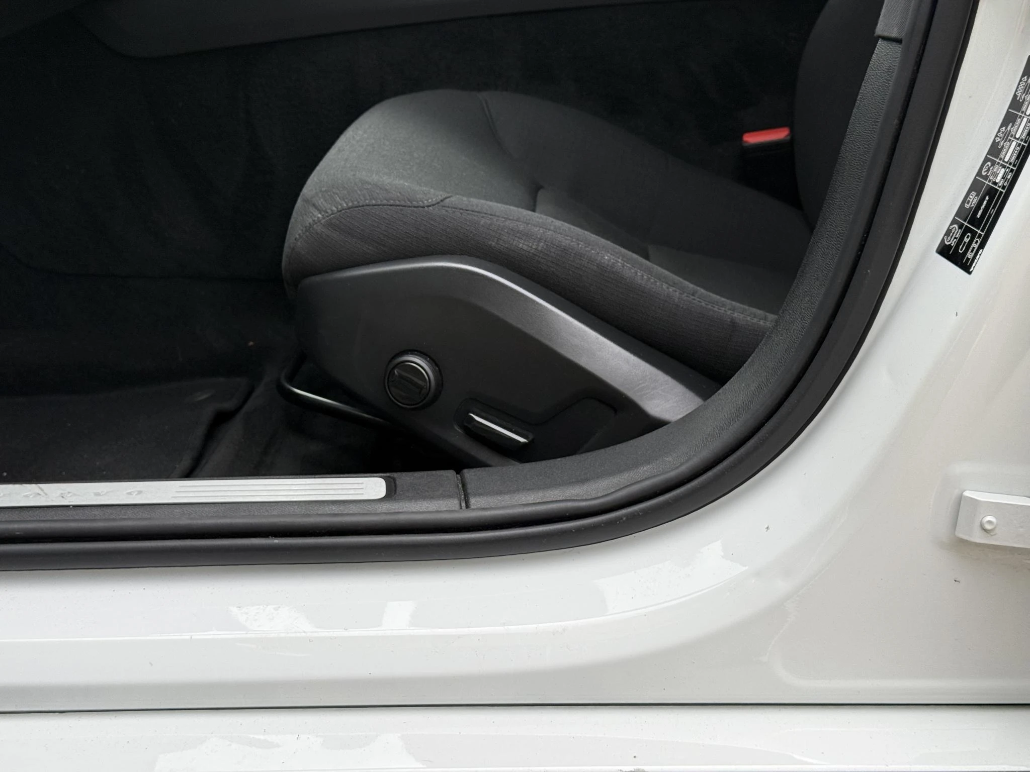 Volvo V60 B3 Momentum Advantage