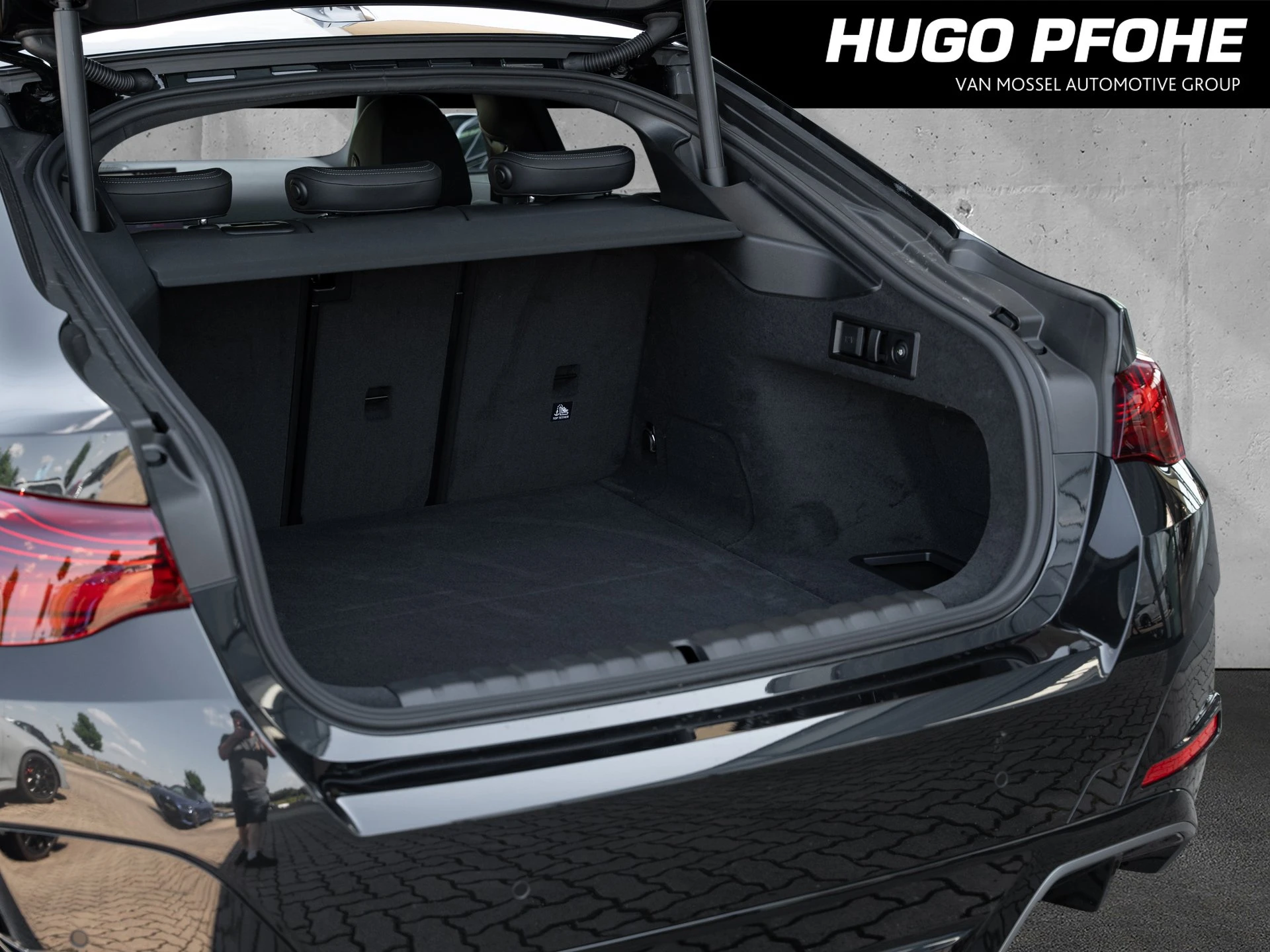 BMW-i4-image-13