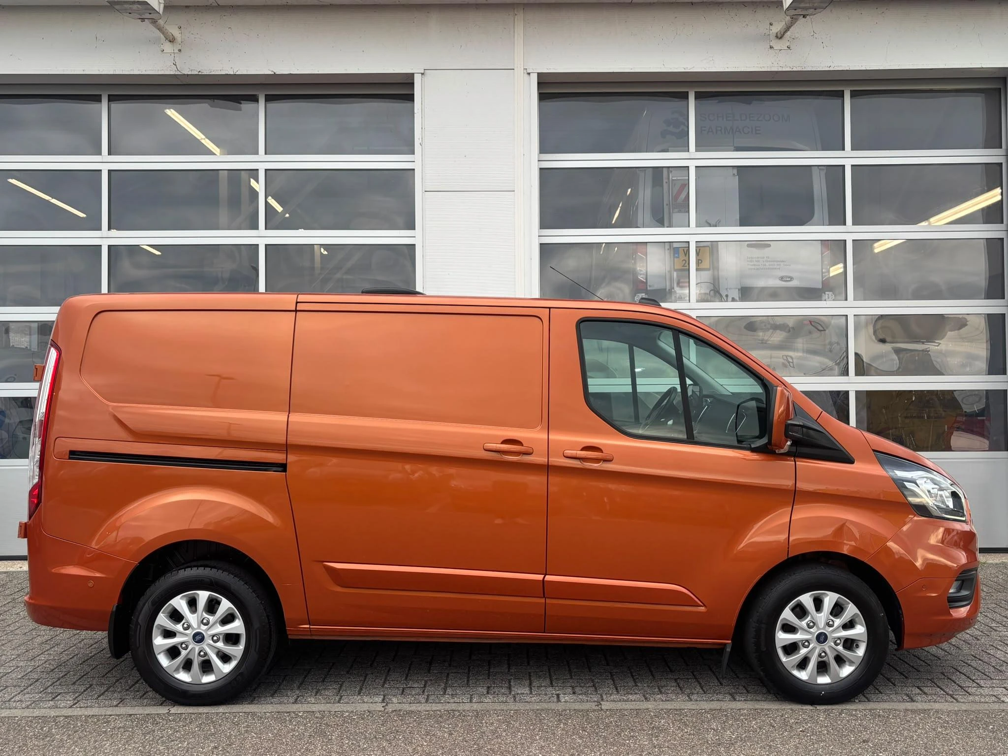 Ford-Transit Custom-image-2