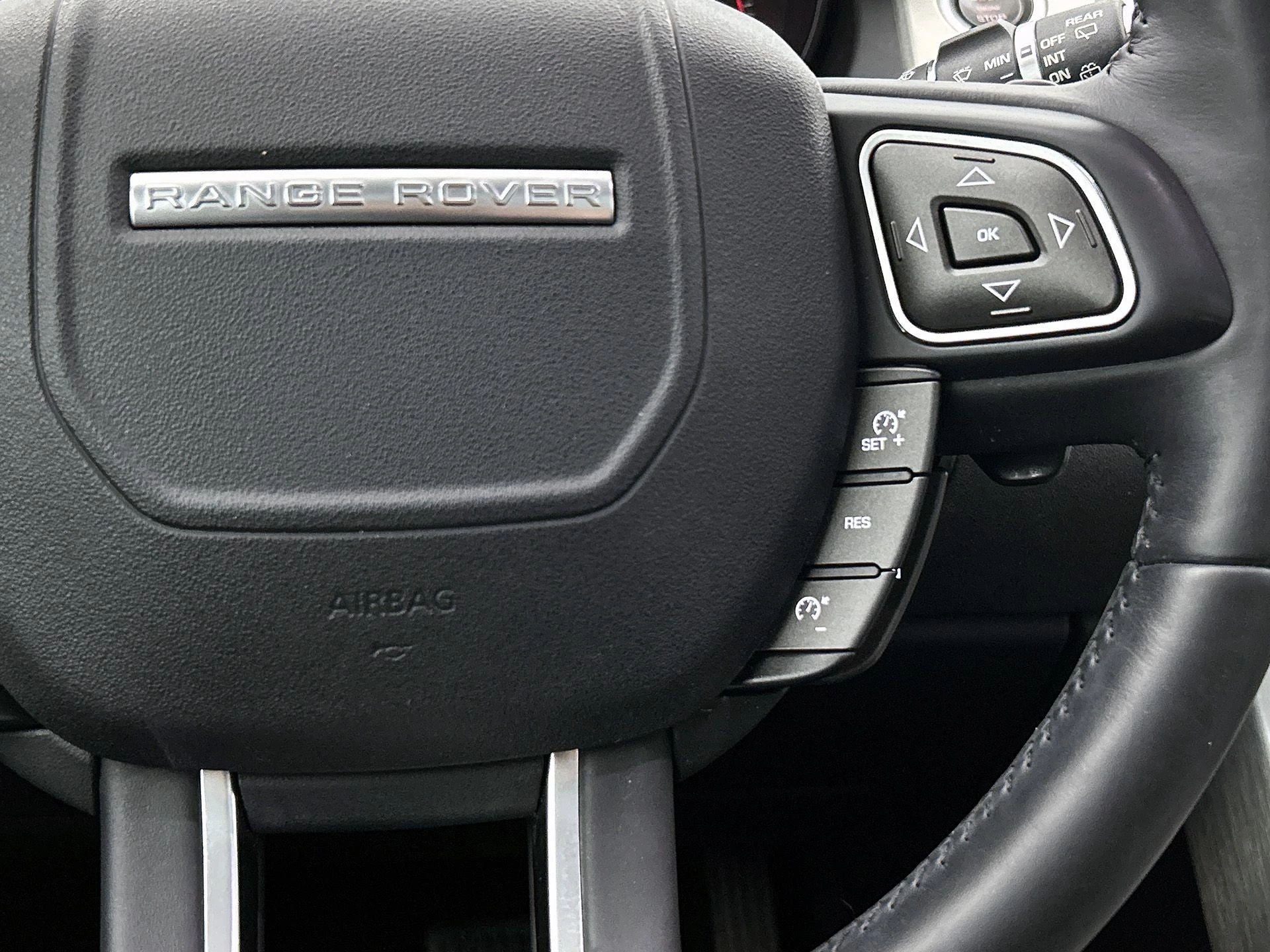 Land Rover-Range Rover Evoque-image-9