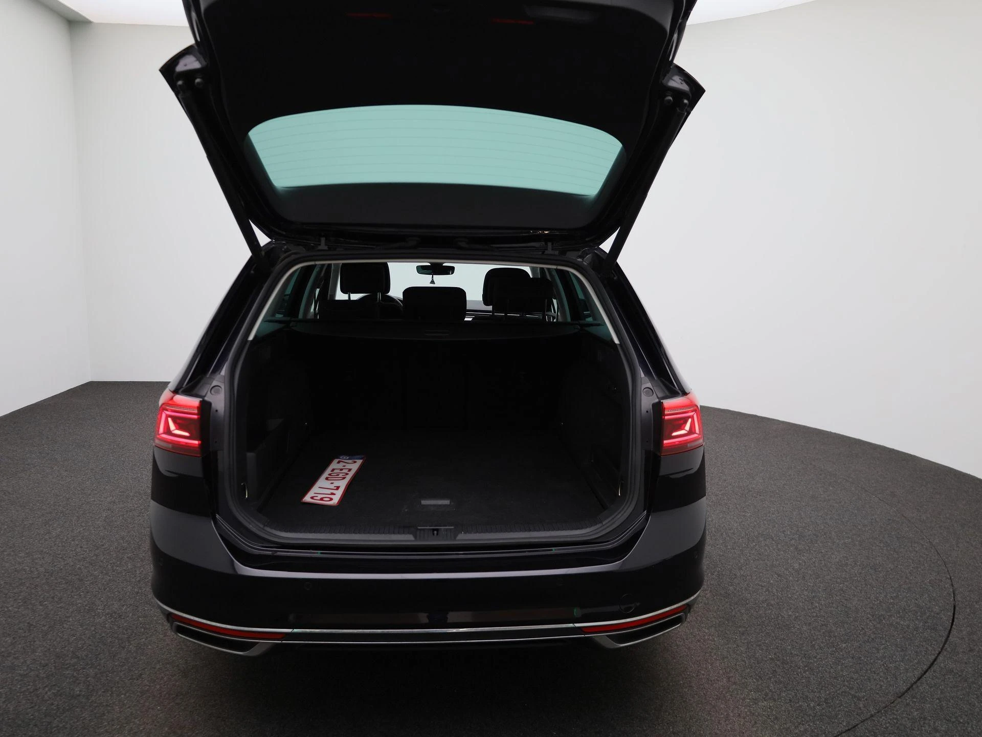 Volkswagen-Passat-image-10