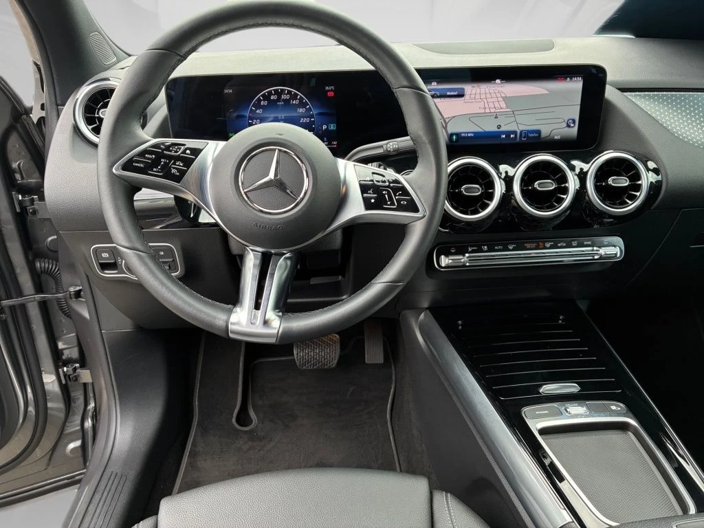 Mercedes-Benz-GLA 200 d-image-10