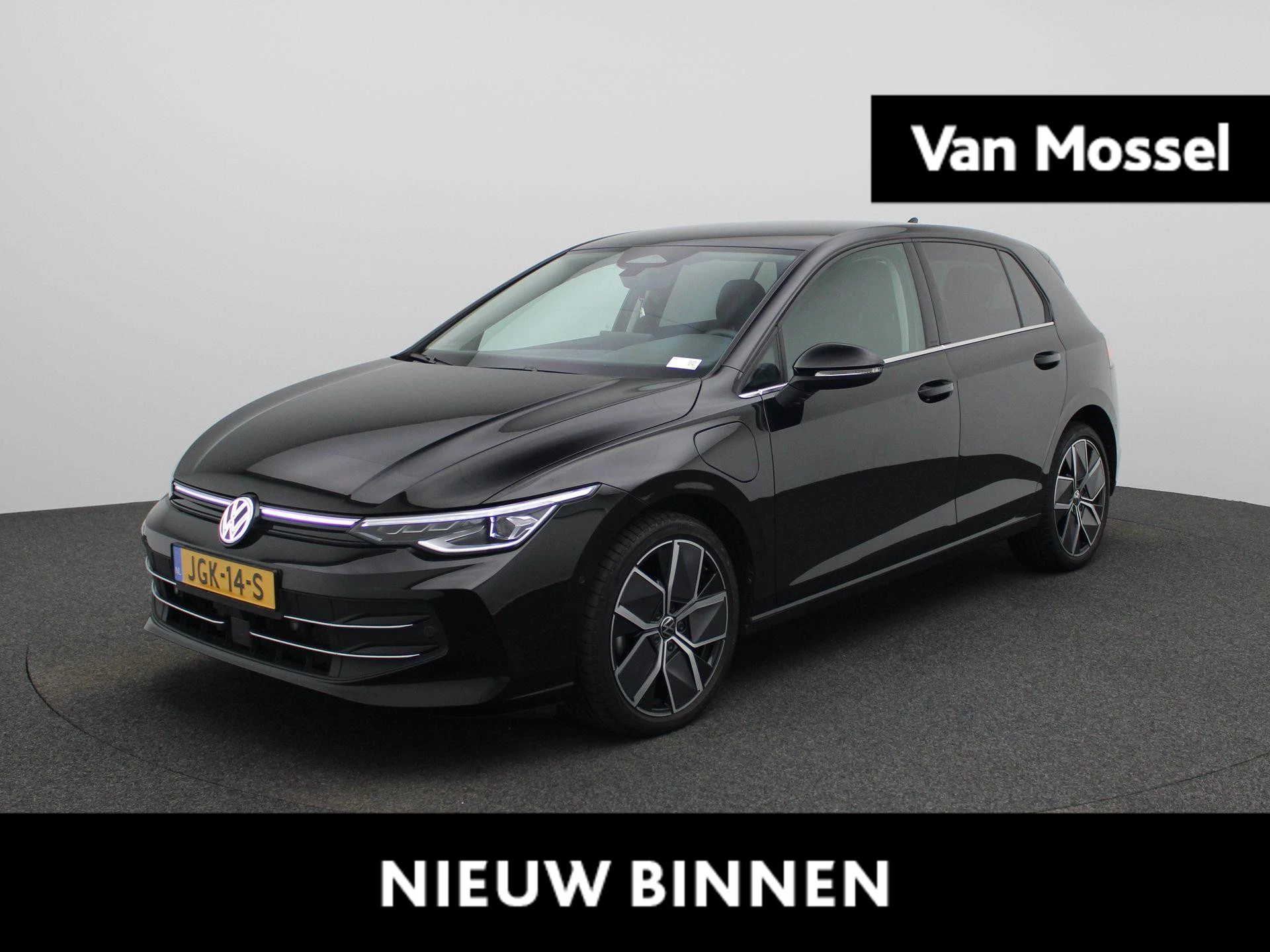 Volkswagen-Golf-image-0