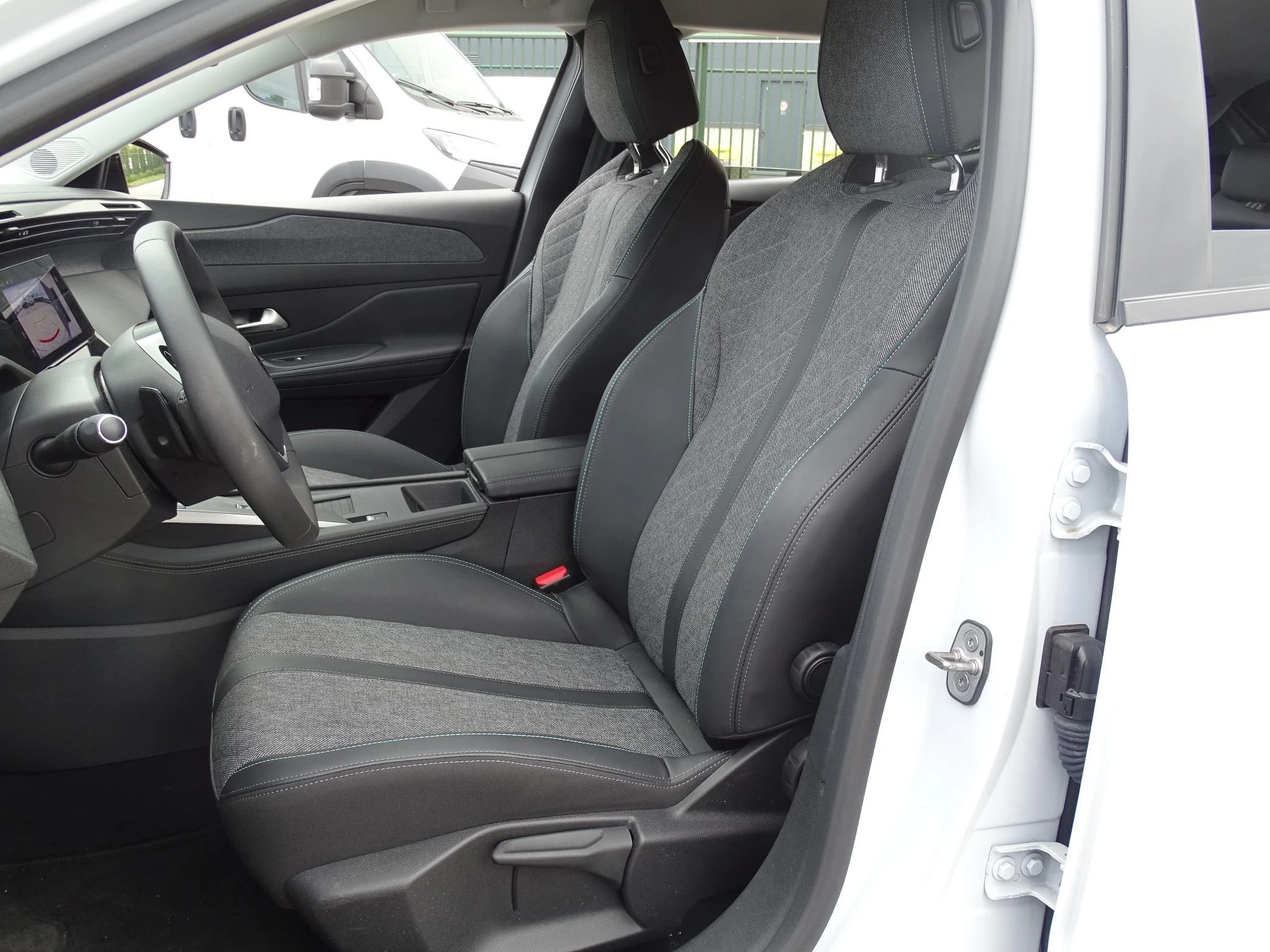 Peugeot-408-image-9