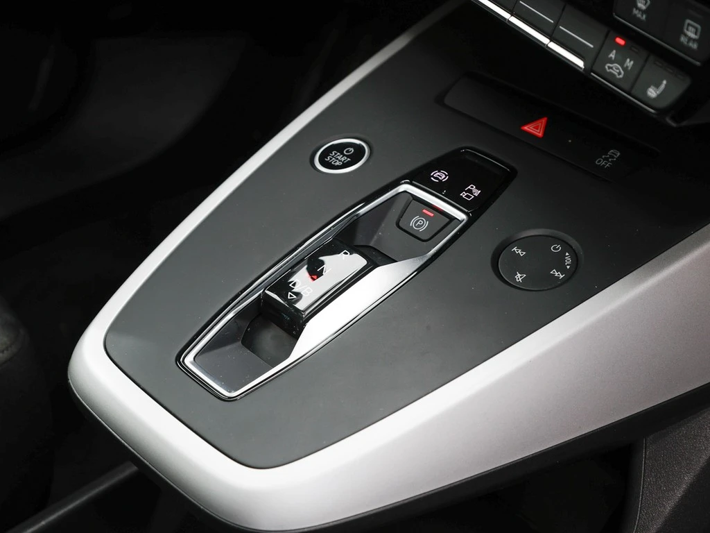 Audi Q4 e-tron 40 /MatrixLED/Navi/Pano/RFK/ACC