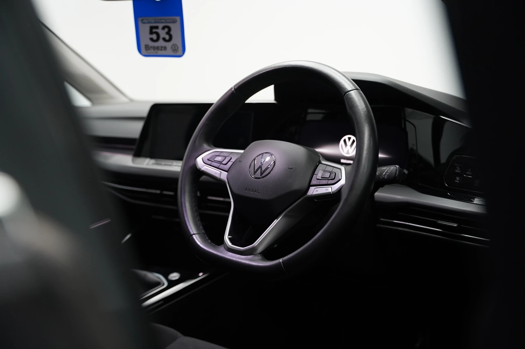 Volkswagen-Golf-image-16